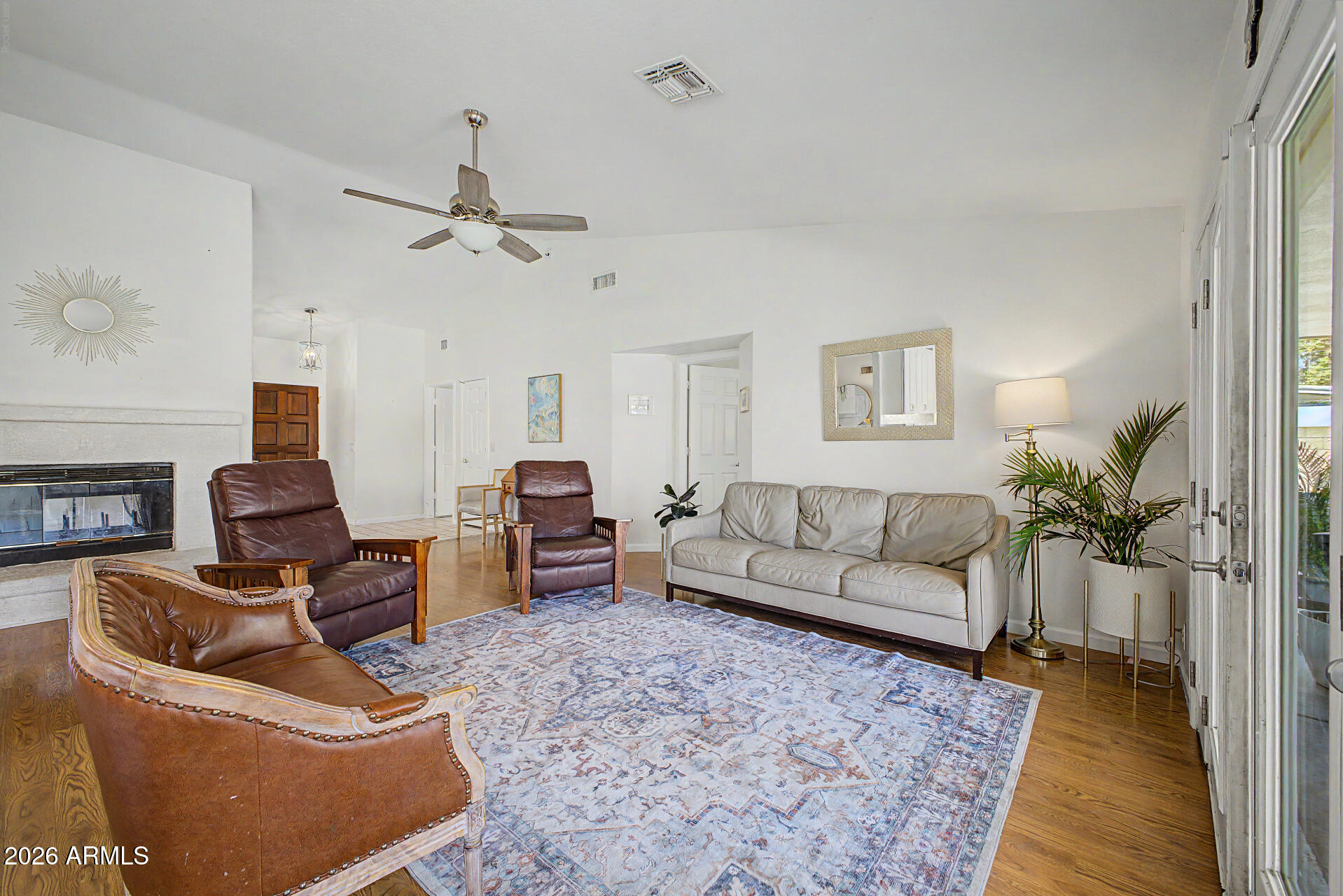 7526 W CORRINE Drive