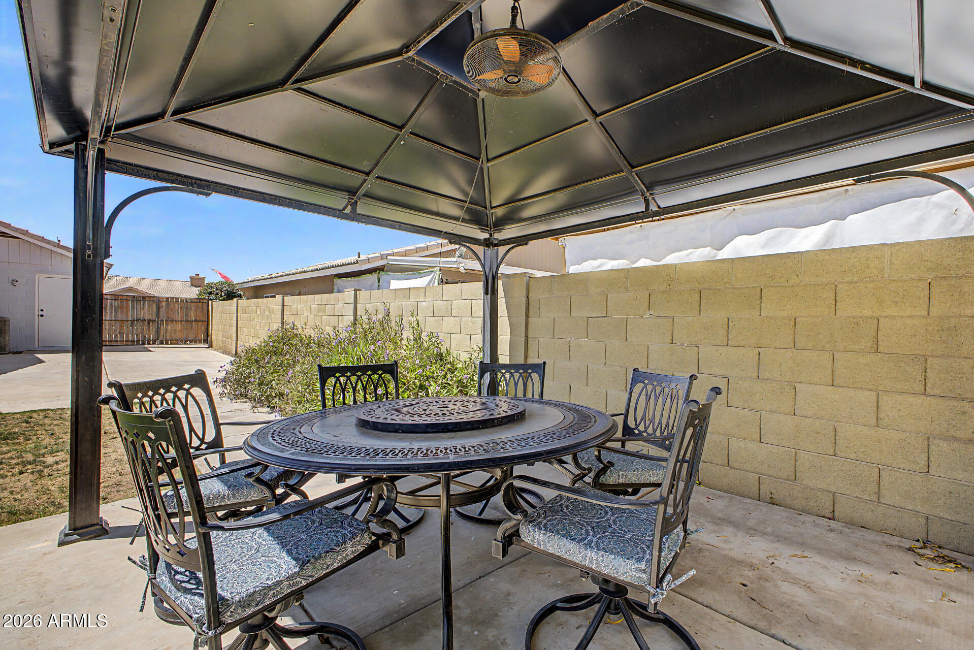 7526 W CORRINE Drive