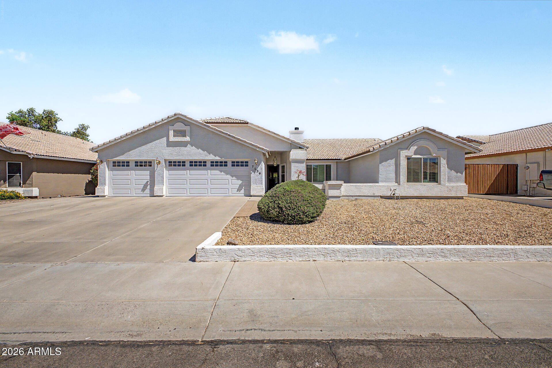 7526 W CORRINE Drive