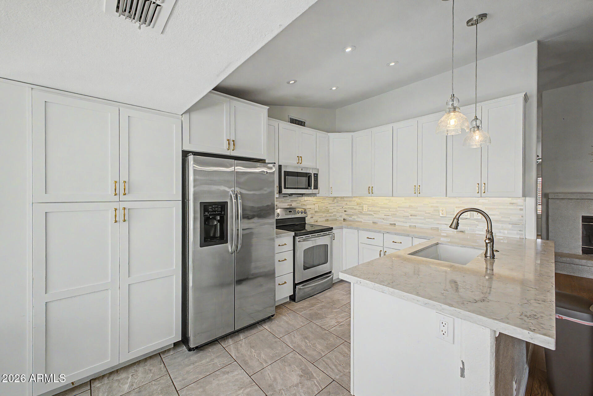 7526 W CORRINE Drive