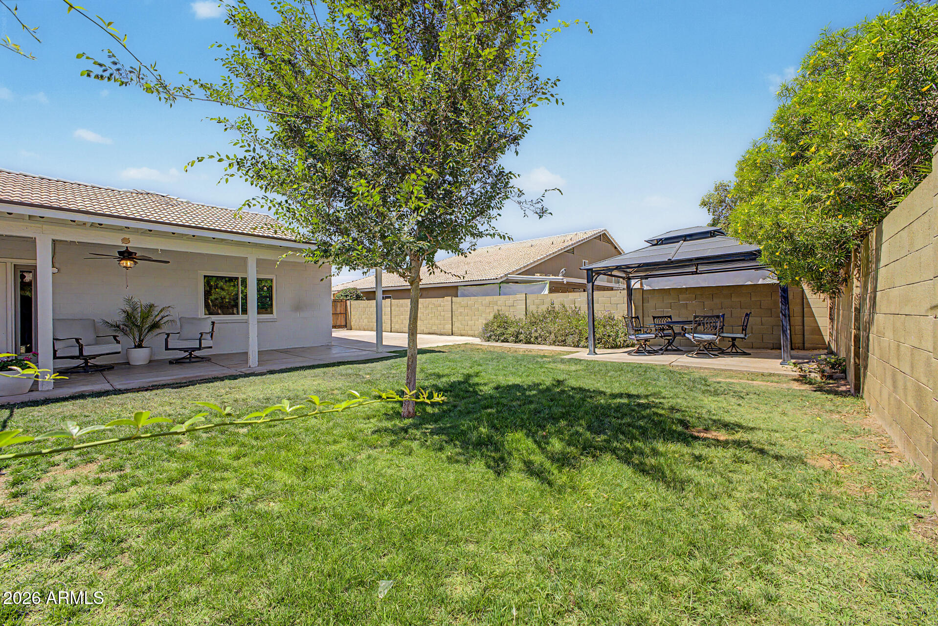 7526 W CORRINE Drive