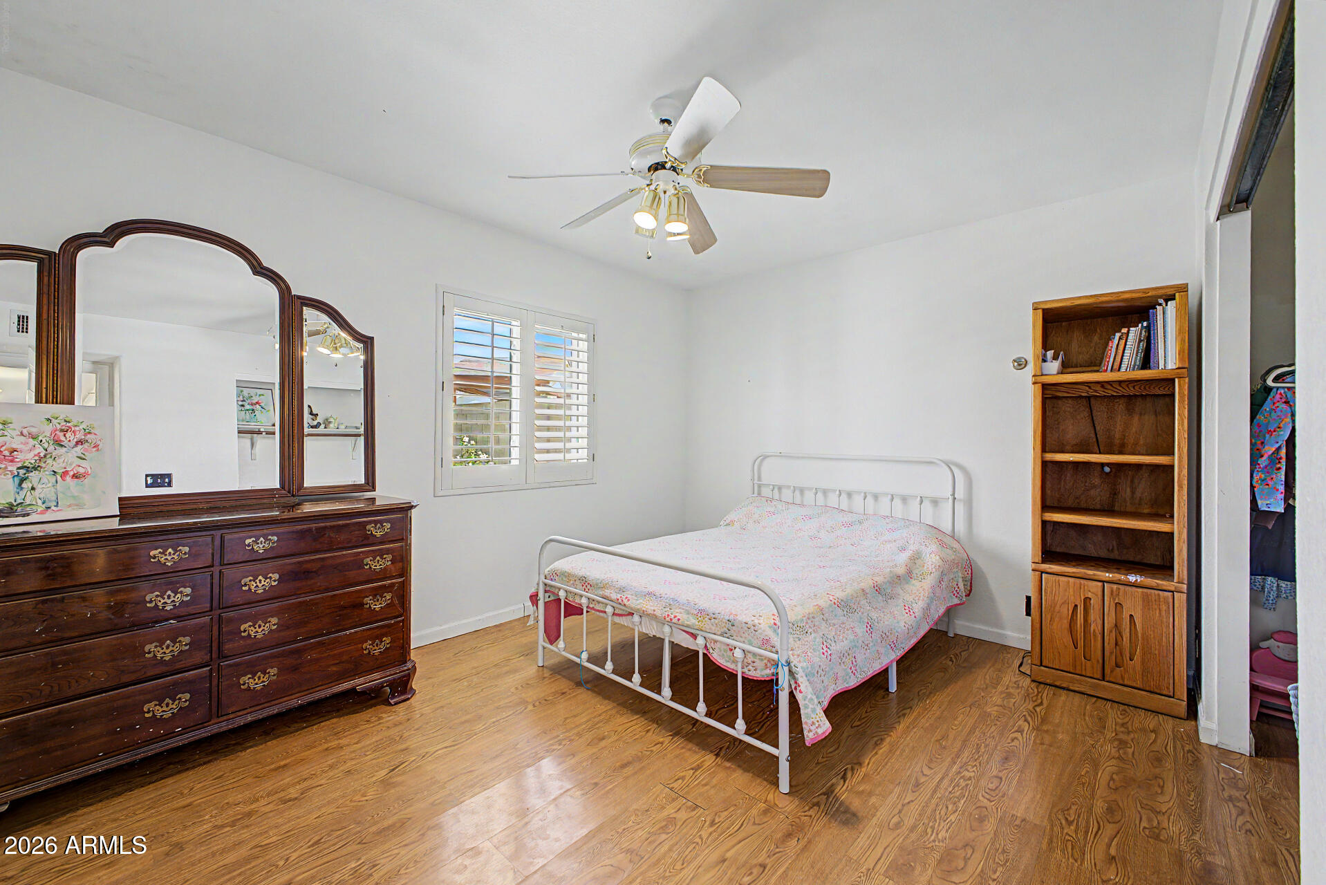 7526 W CORRINE Drive