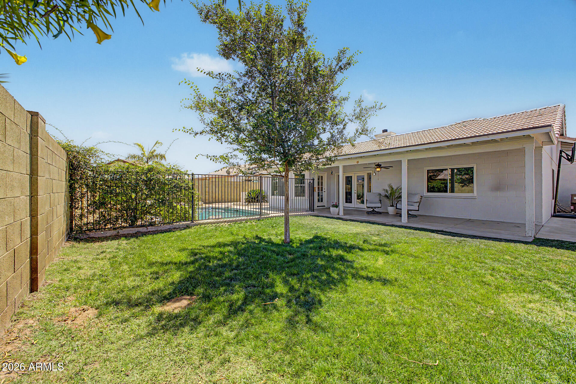 7526 W CORRINE Drive
