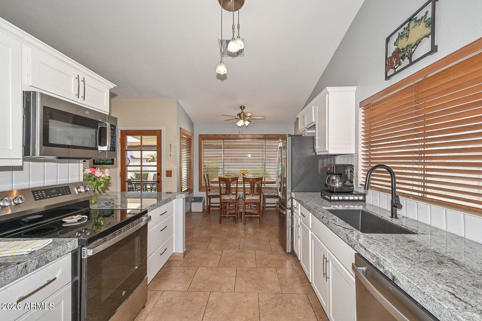 7637 W DREYFUS Drive