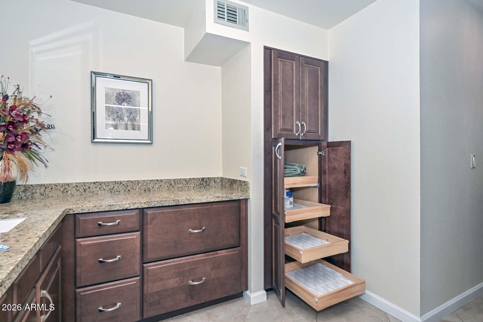 9834 W KERRY Lane
