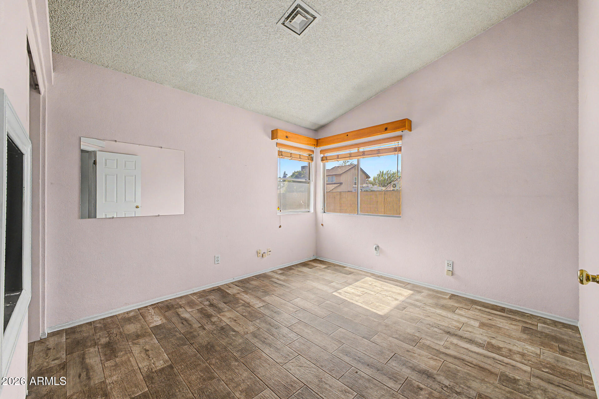 8126 W COLUMBINE Drive