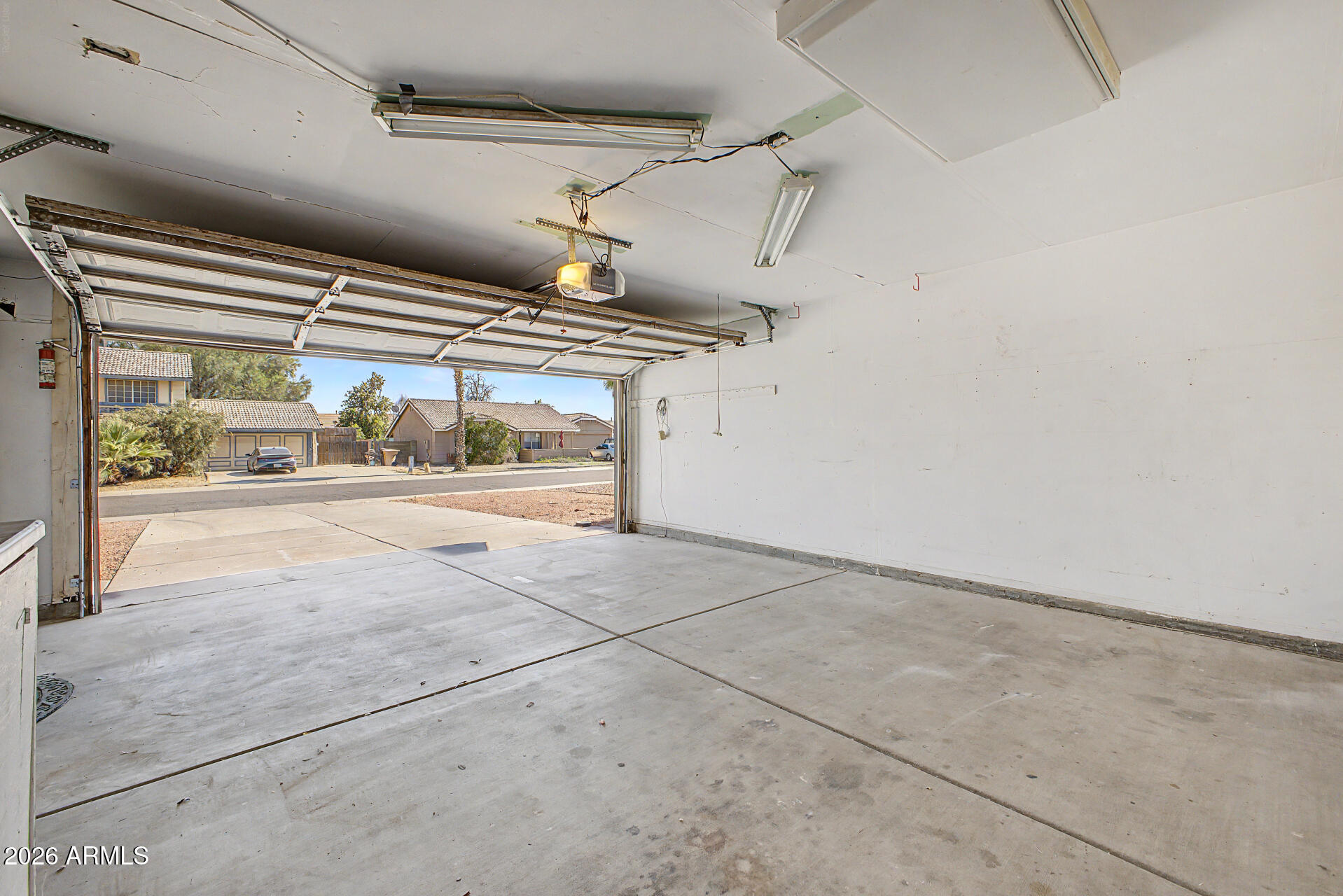 8126 W COLUMBINE Drive