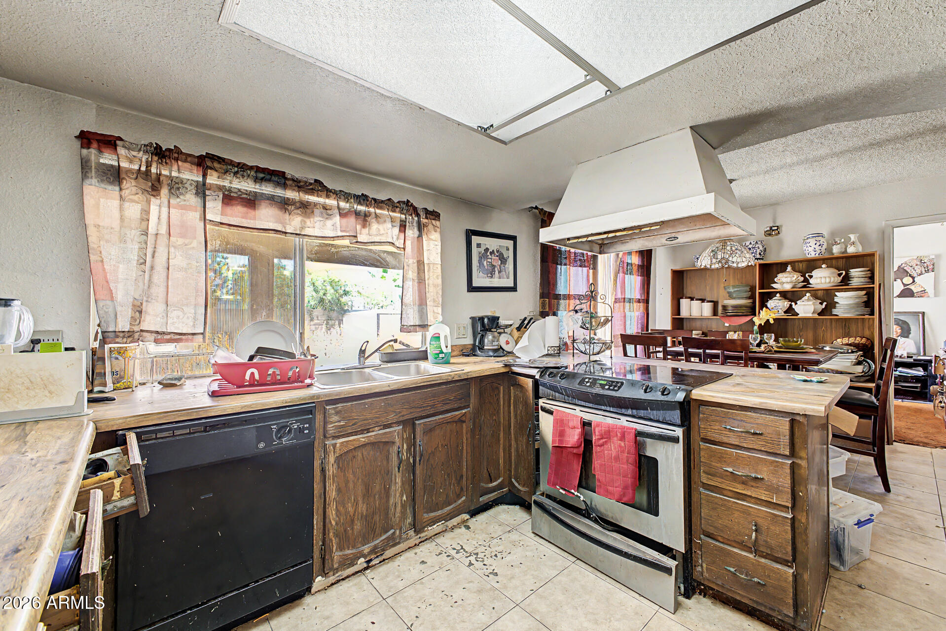 6029 W Desert Hills Drive