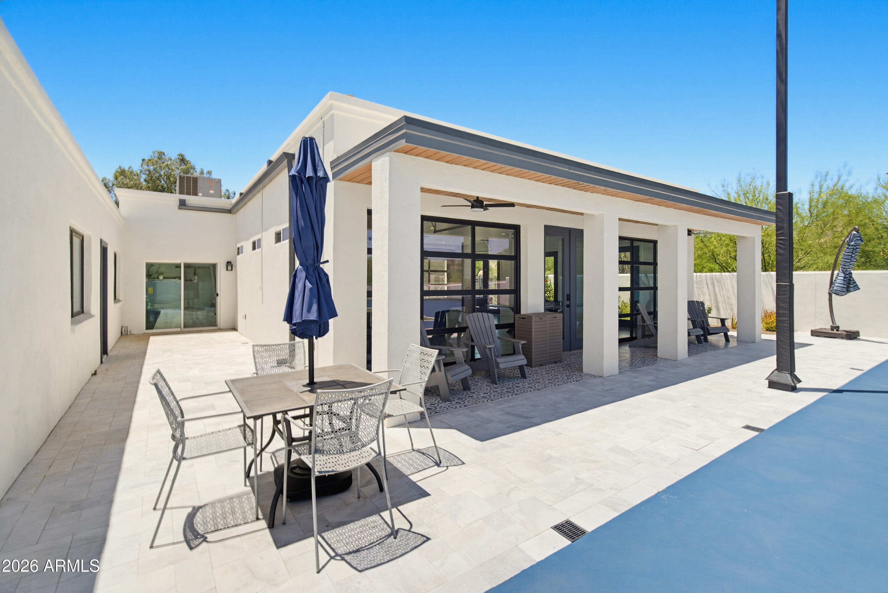 3915 E RANCHO Drive