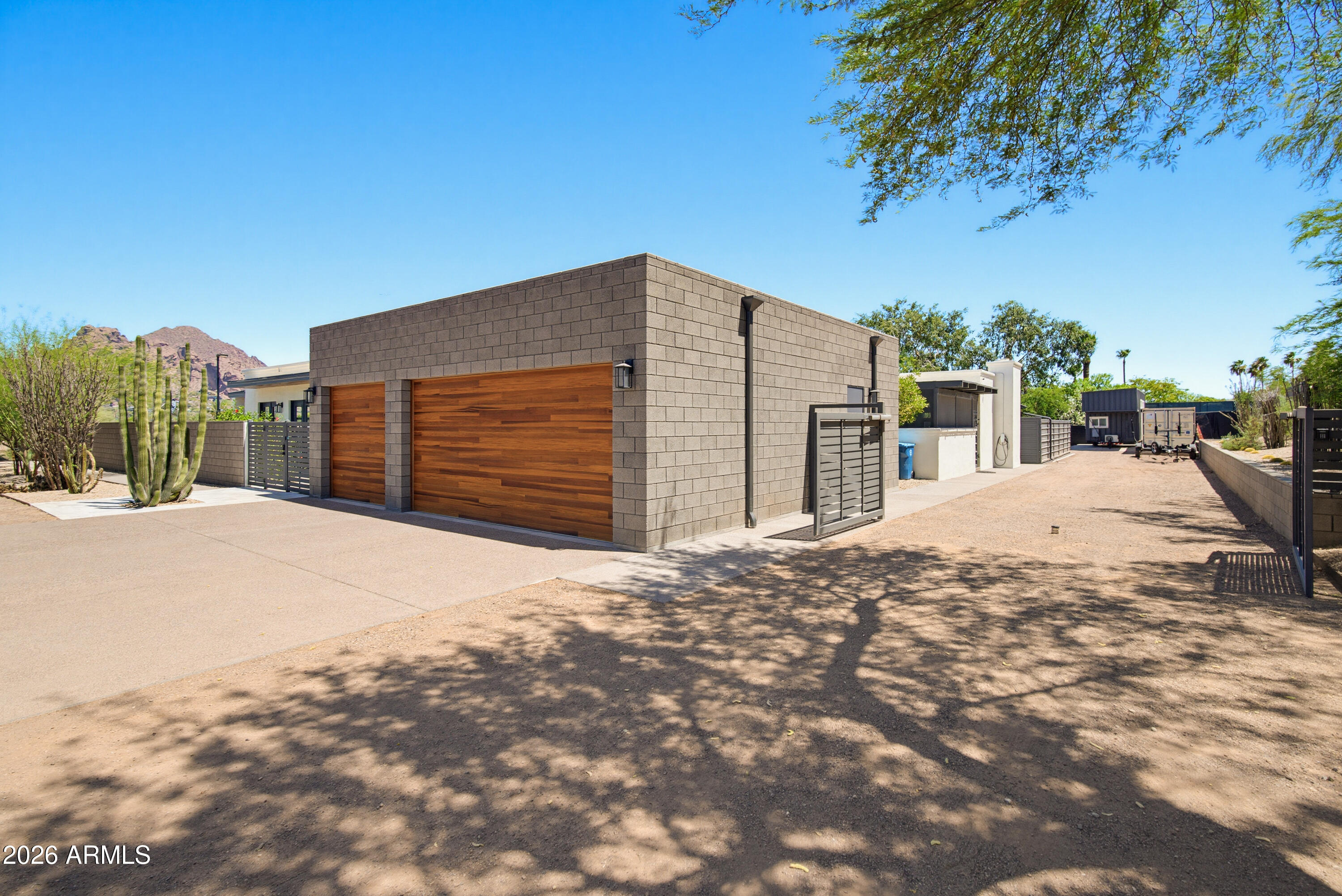3915 E RANCHO Drive