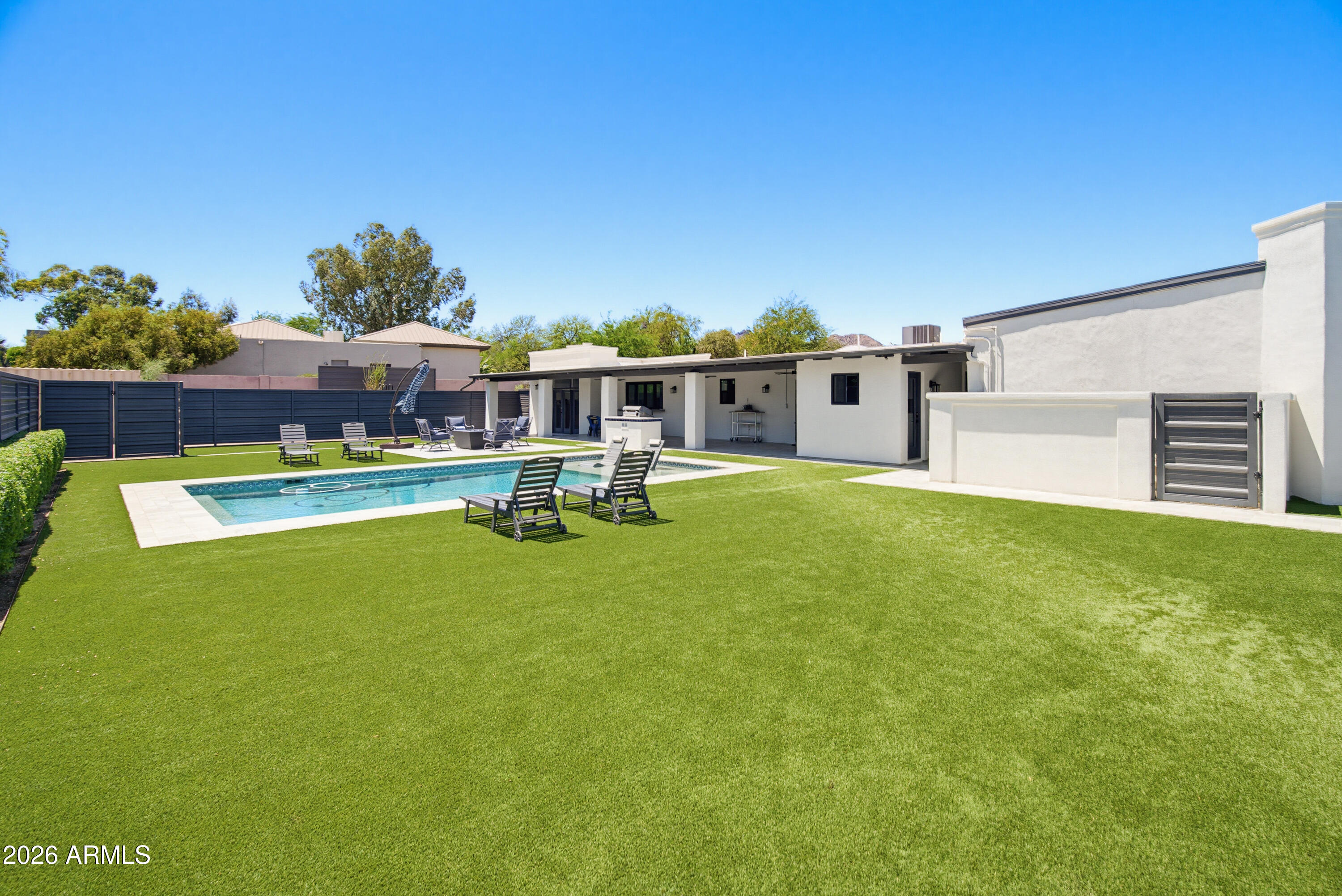 3915 E RANCHO Drive