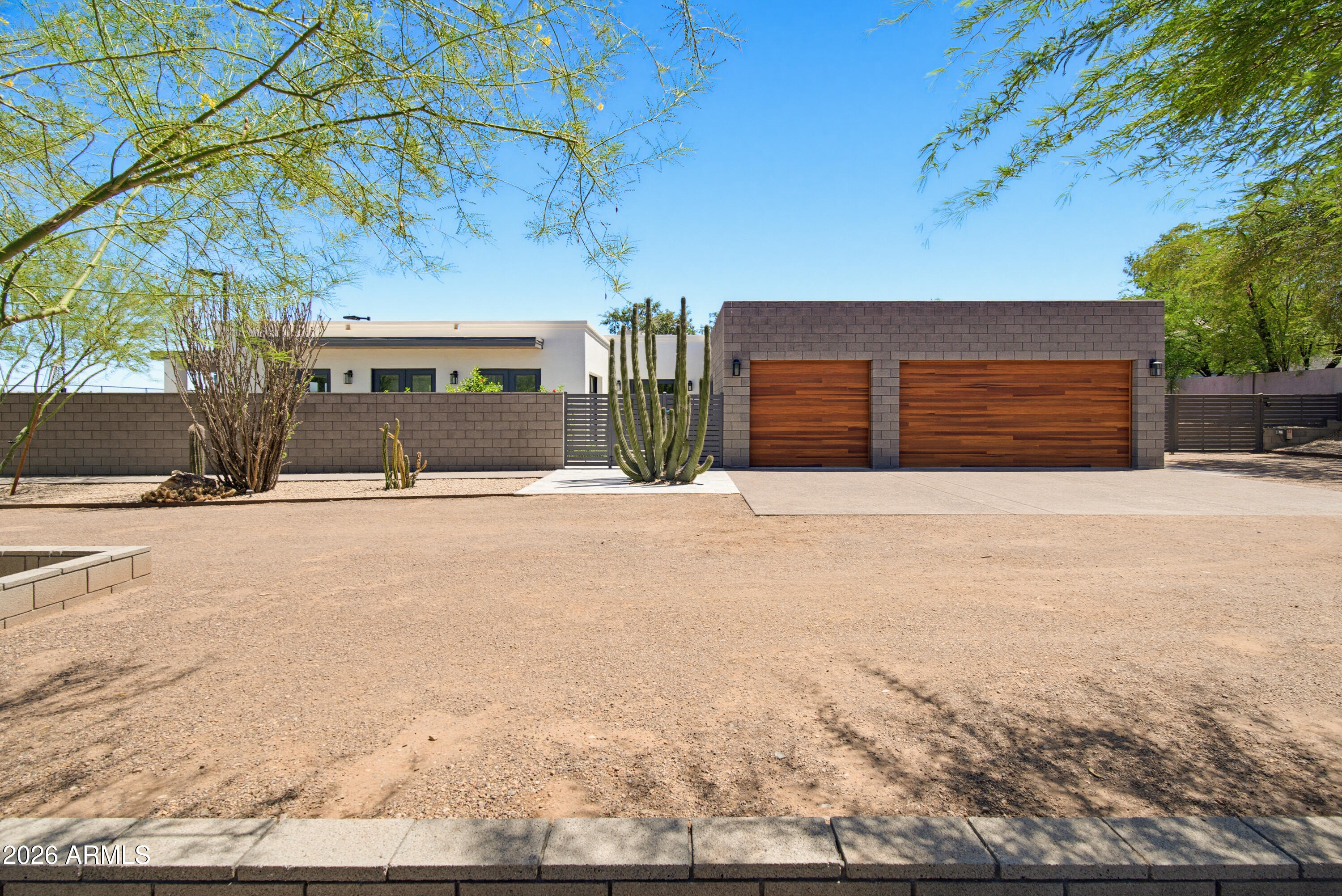 3915 E RANCHO Drive