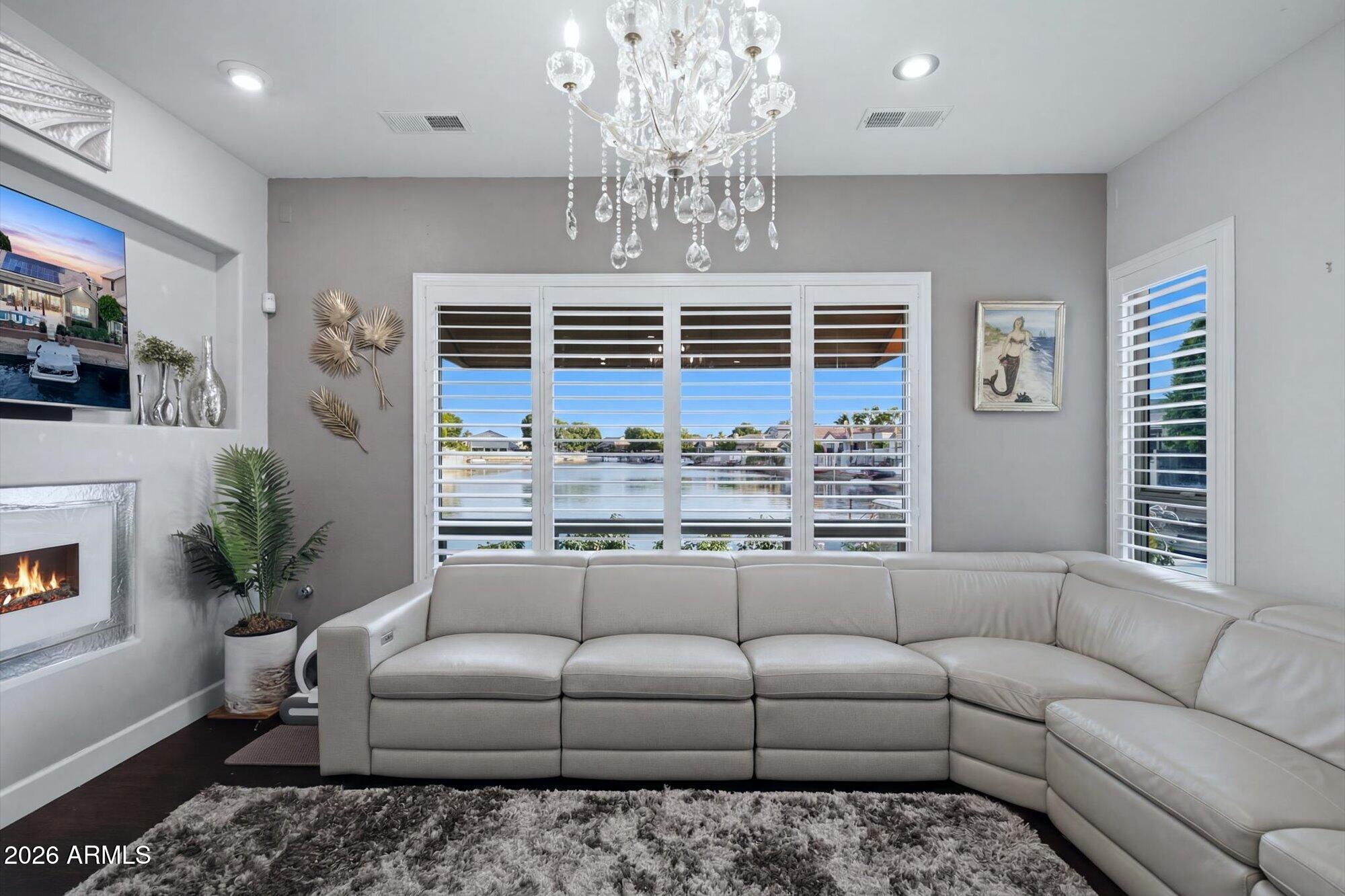 5483 W QUAIL Avenue