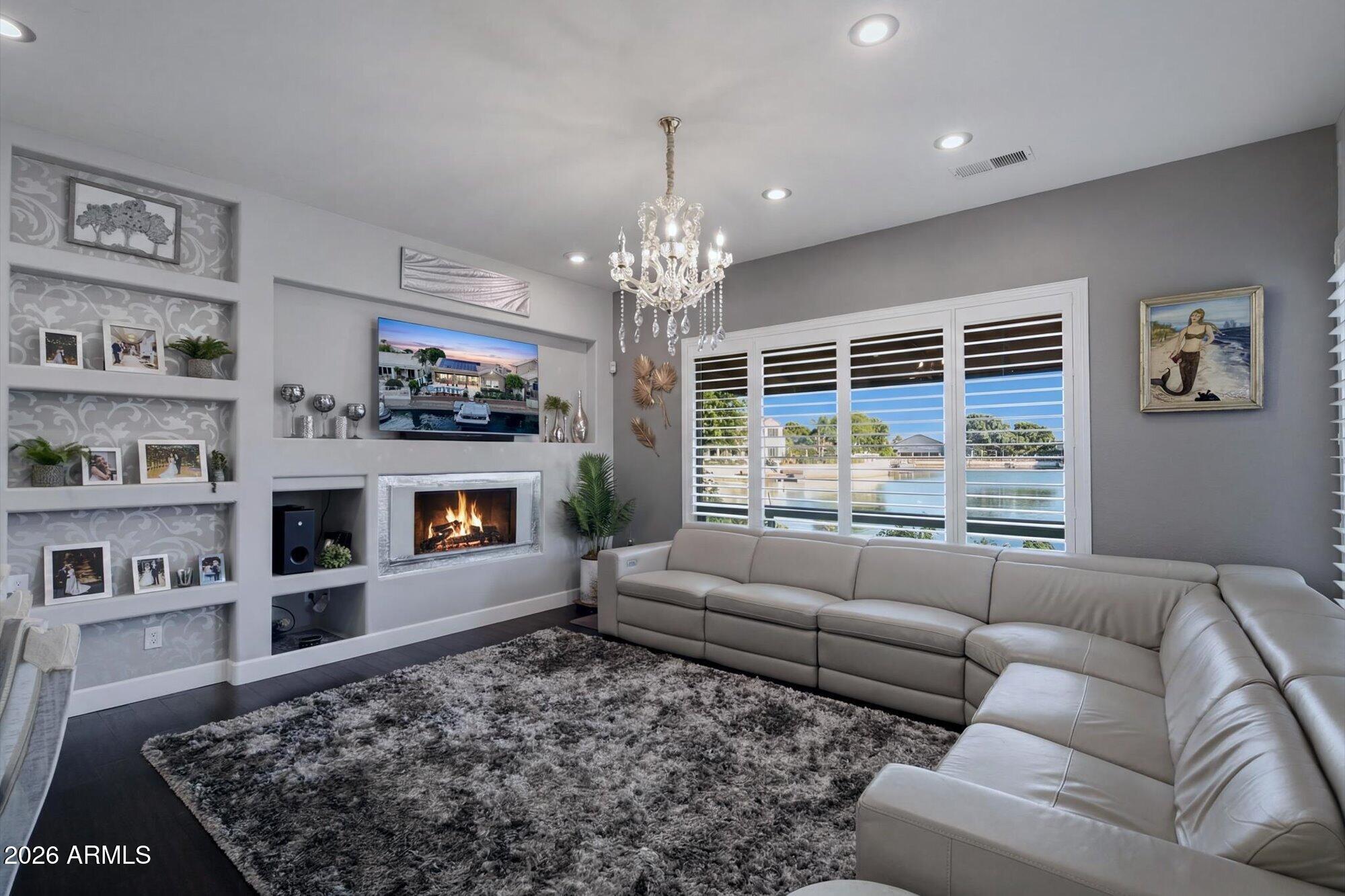 5483 W QUAIL Avenue