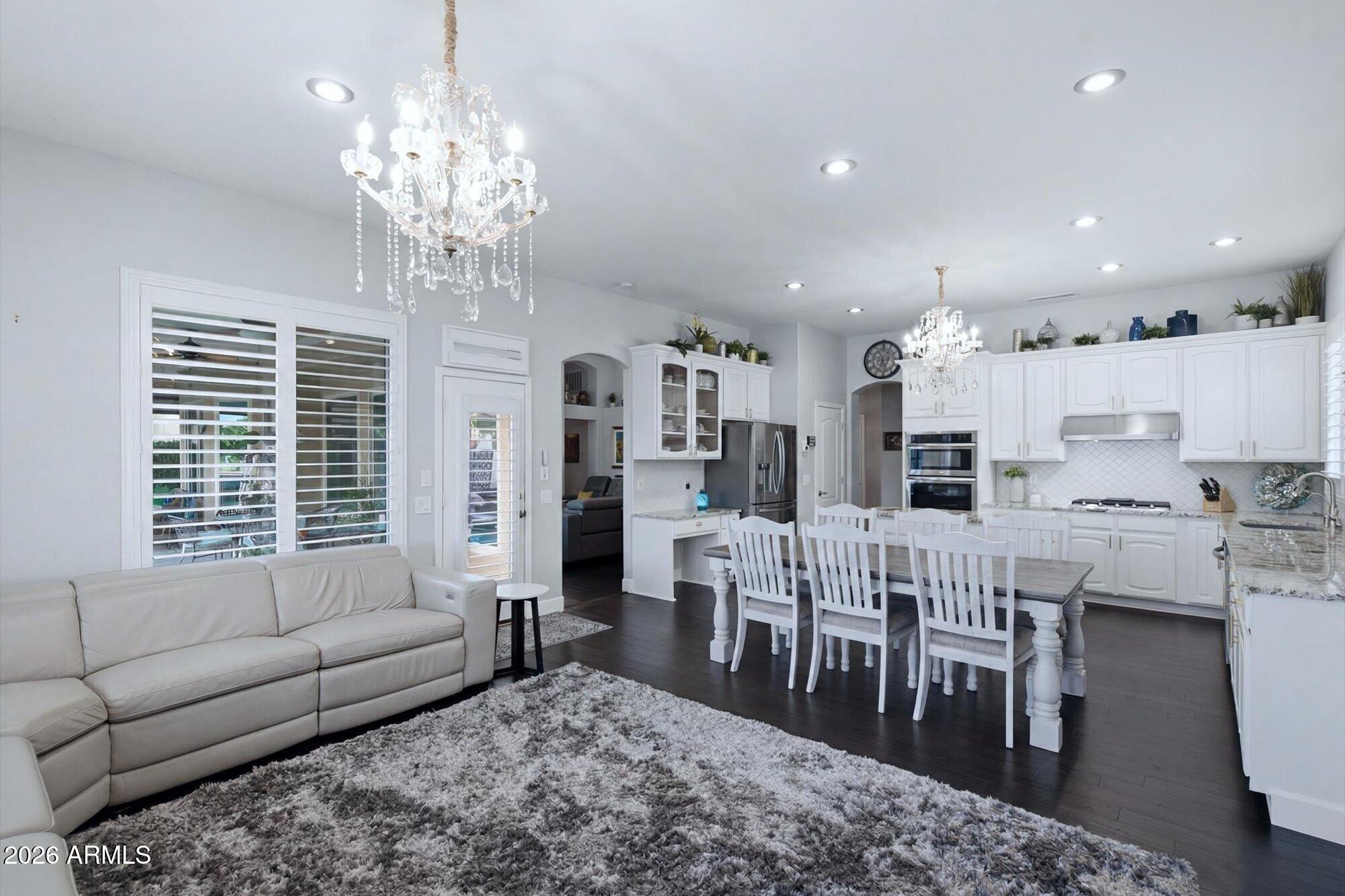 5483 W QUAIL Avenue