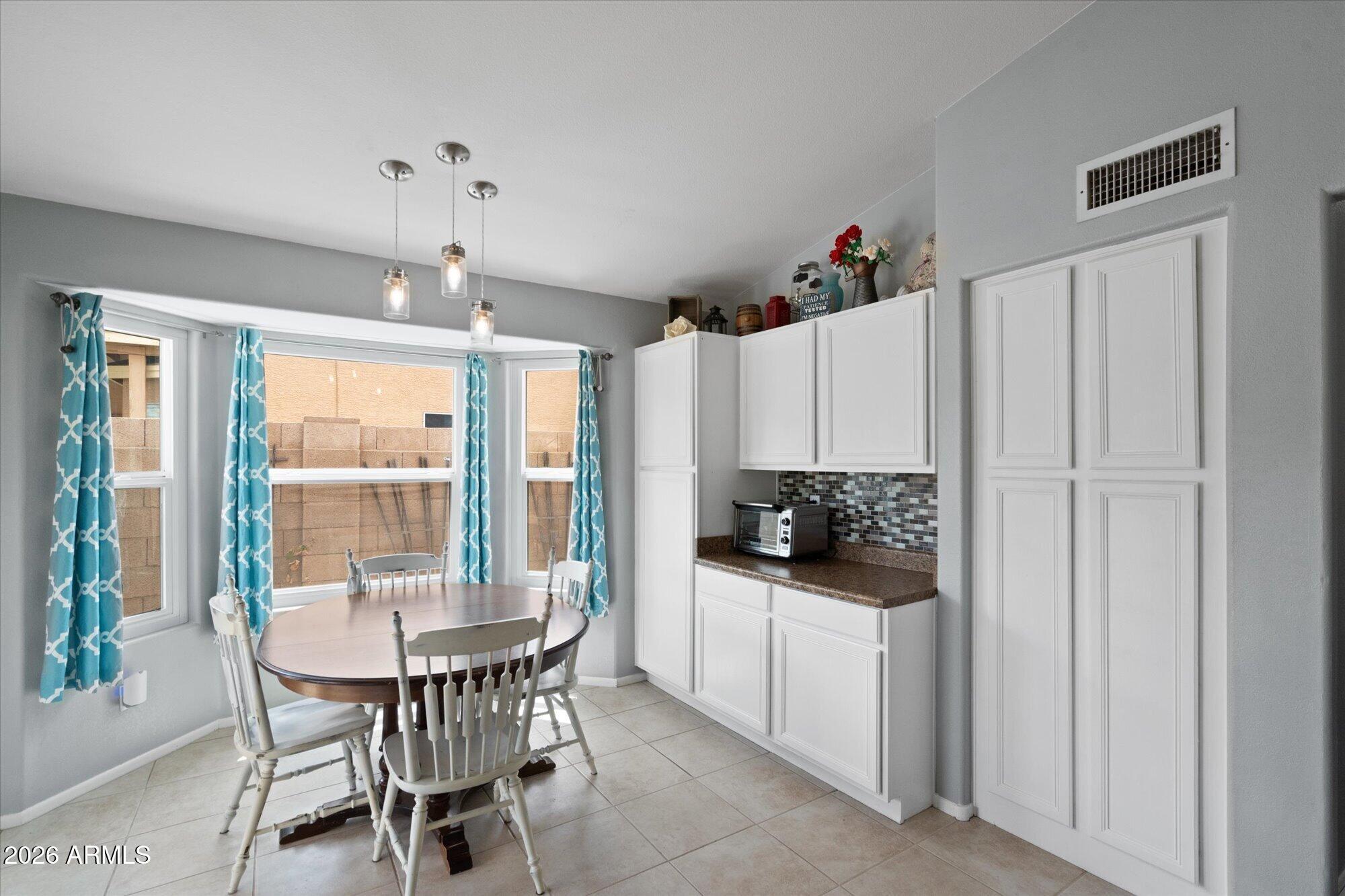 4052 W VILLA LINDA Drive
