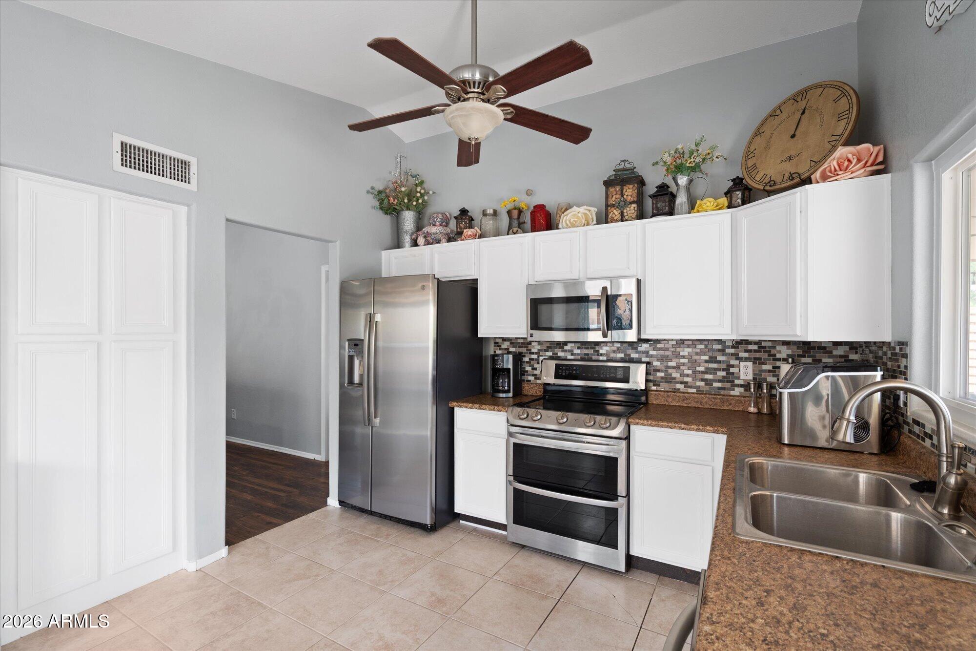4052 W VILLA LINDA Drive
