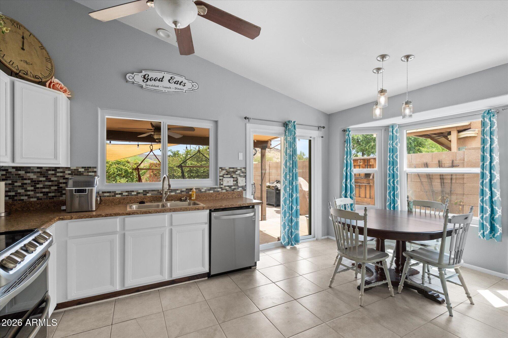 4052 W VILLA LINDA Drive