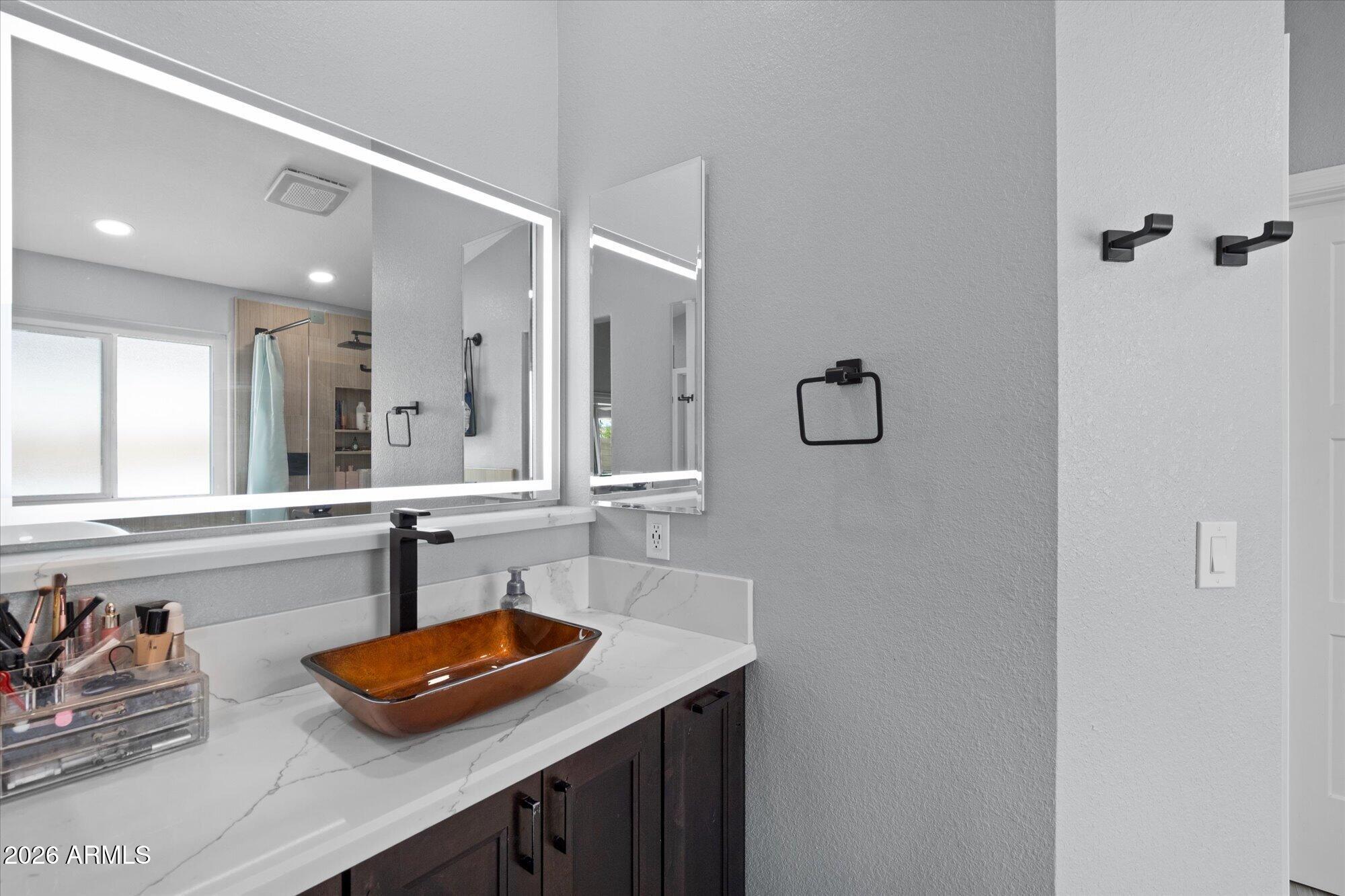 4052 W VILLA LINDA Drive
