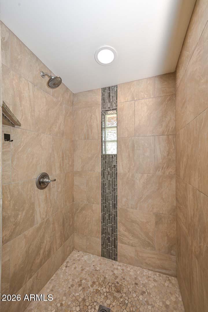 3957 W DESERT HILLS Drive