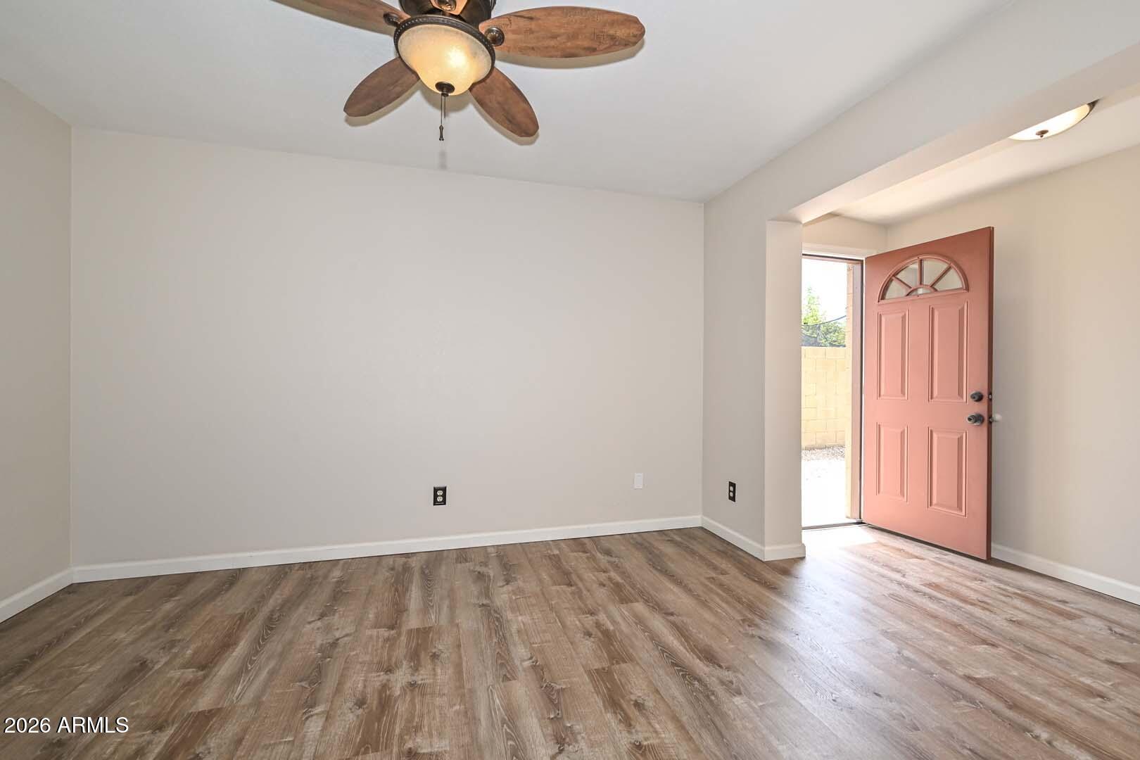 3957 W DESERT HILLS Drive