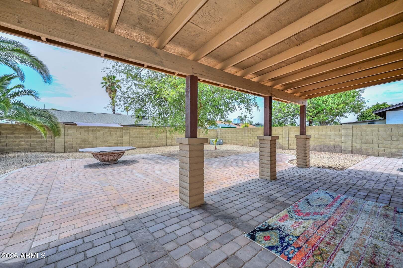 3957 W DESERT HILLS Drive