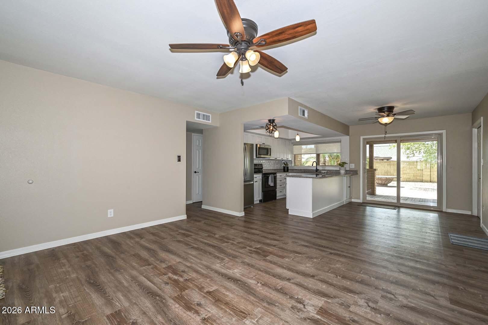 3957 W DESERT HILLS Drive