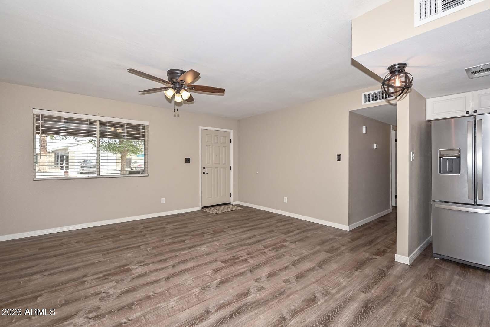 3957 W DESERT HILLS Drive
