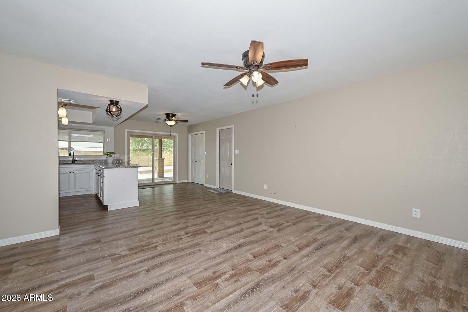 3957 W DESERT HILLS Drive