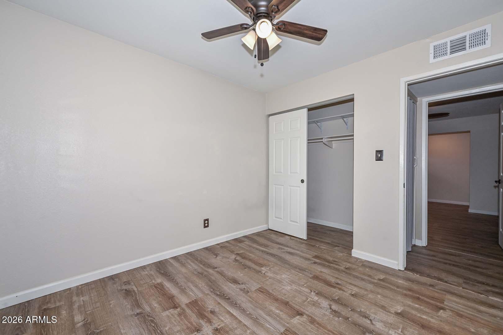 3957 W DESERT HILLS Drive