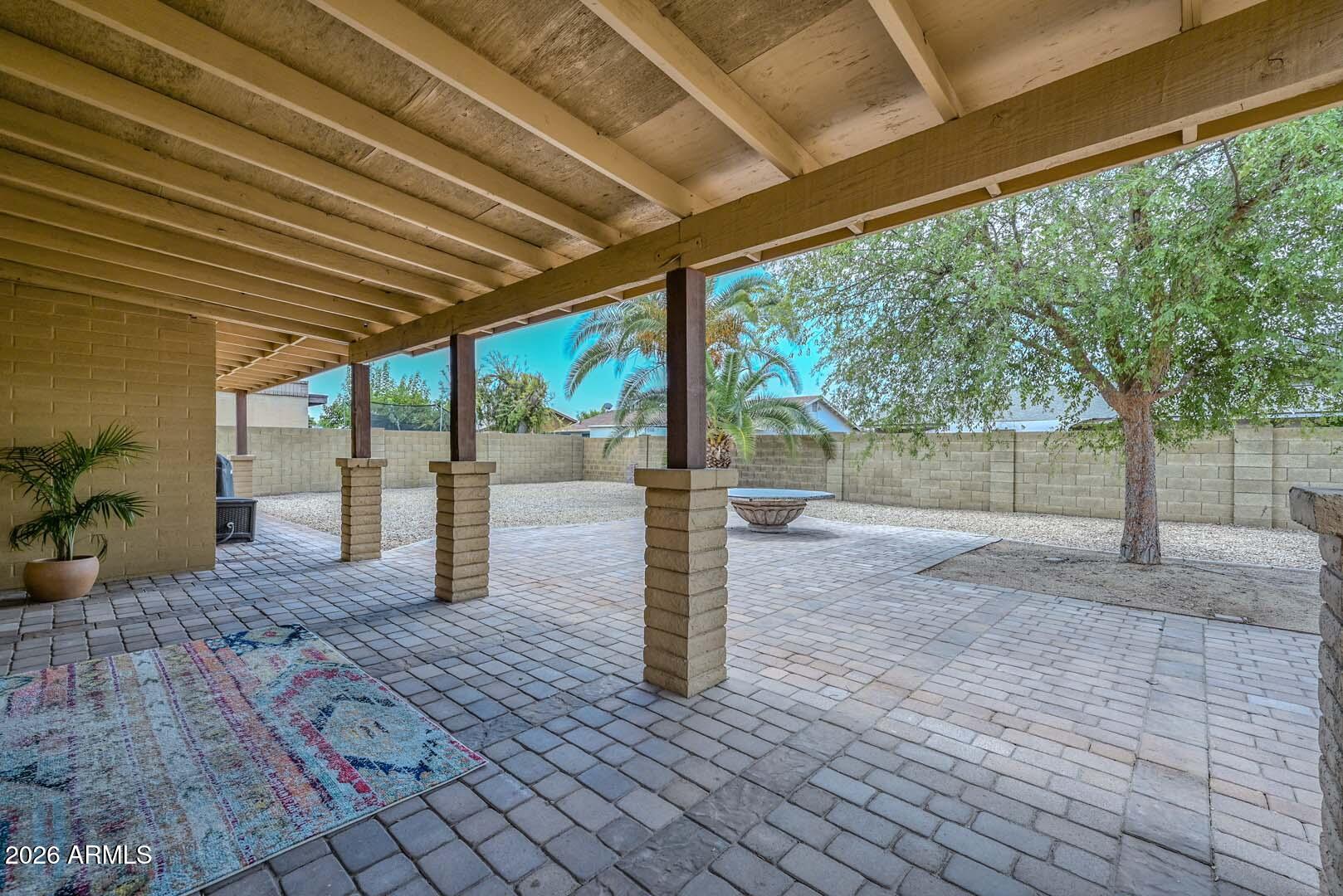 3957 W DESERT HILLS Drive