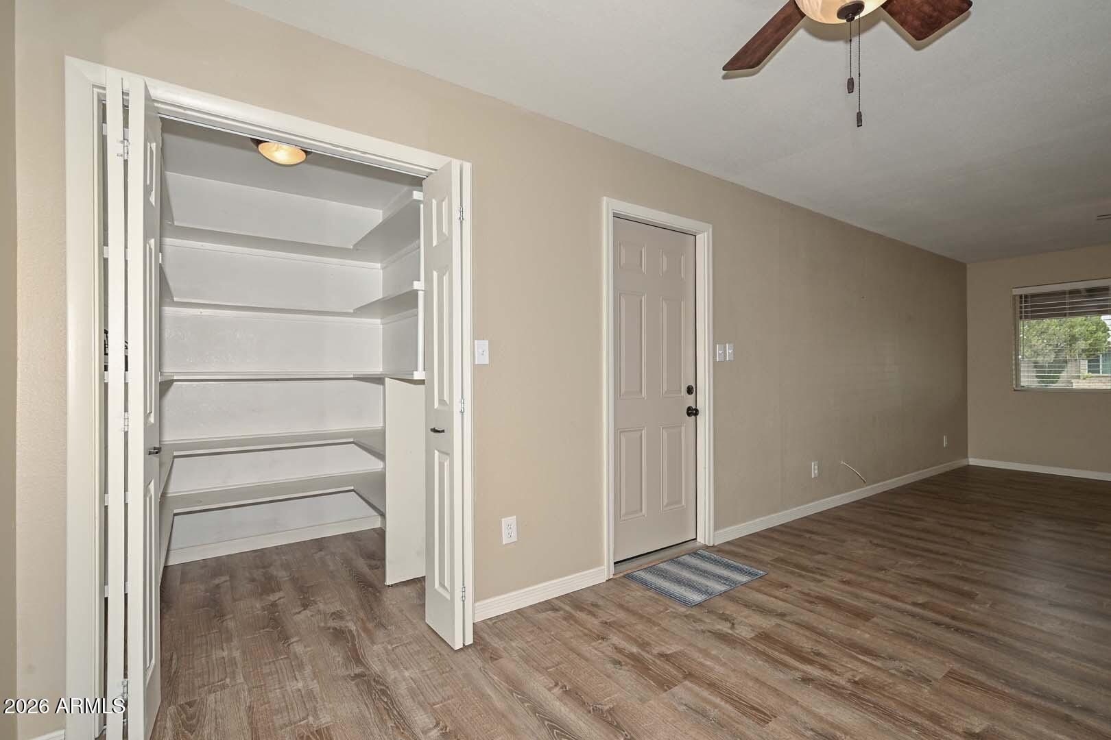 3957 W DESERT HILLS Drive