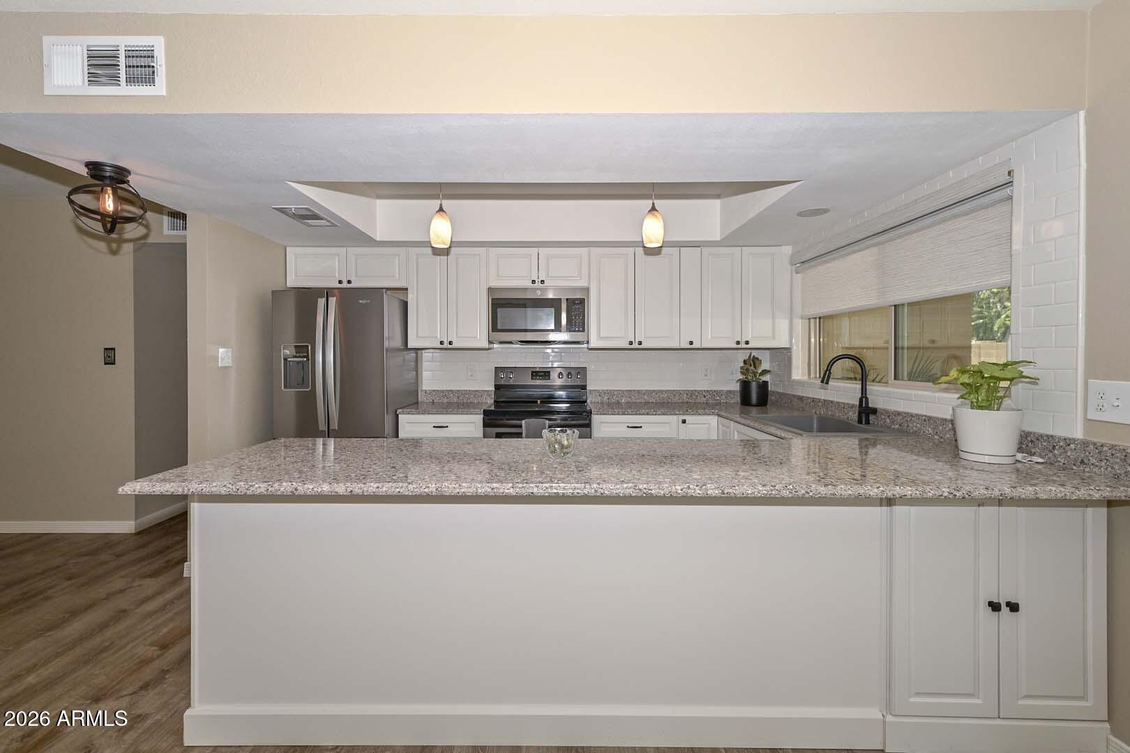 3957 W DESERT HILLS Drive