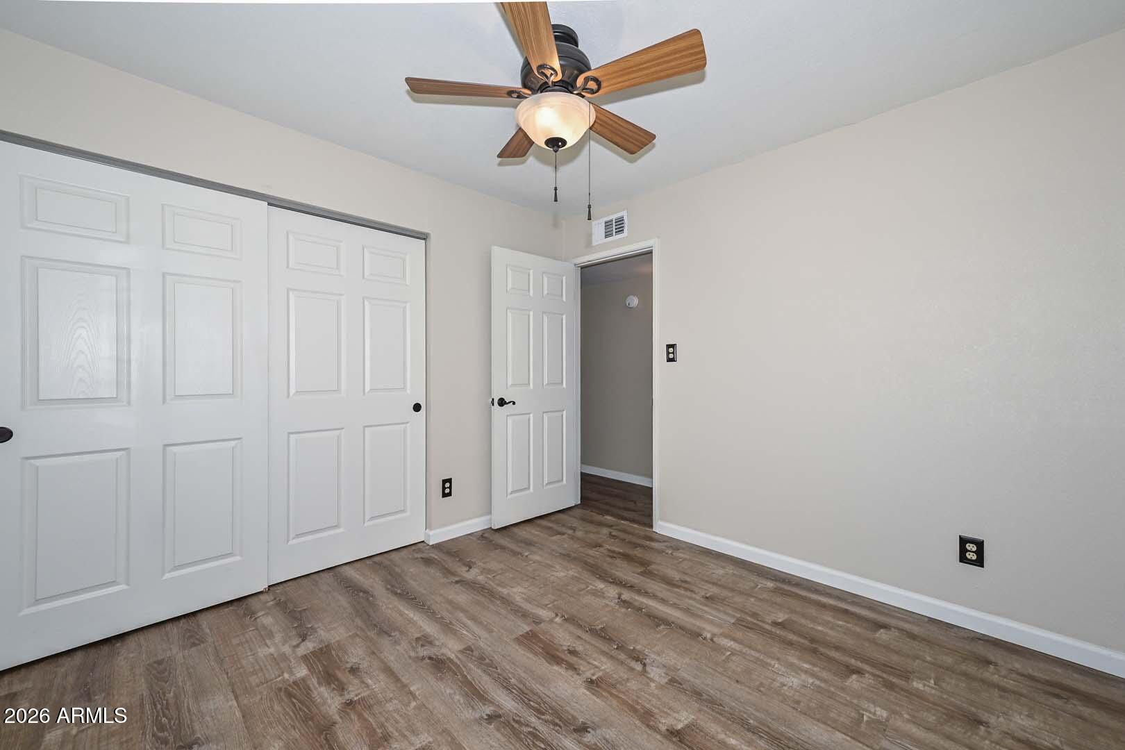 3957 W DESERT HILLS Drive