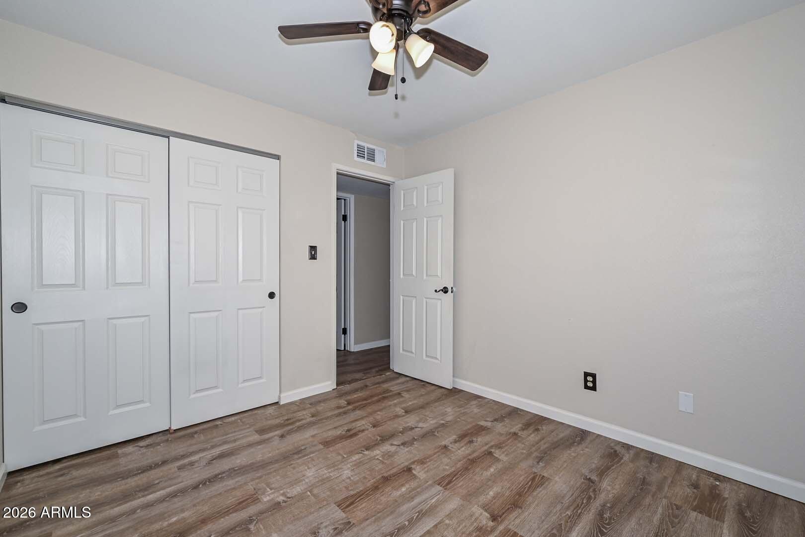 3957 W DESERT HILLS Drive