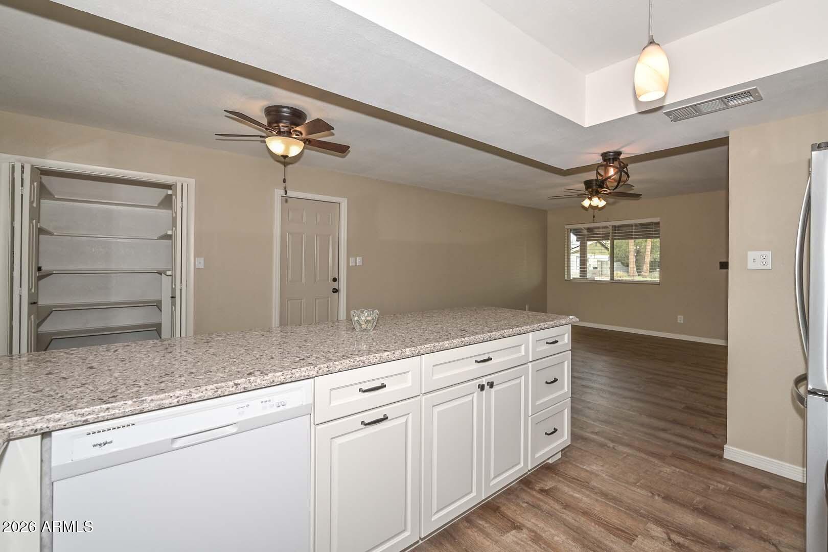 3957 W DESERT HILLS Drive