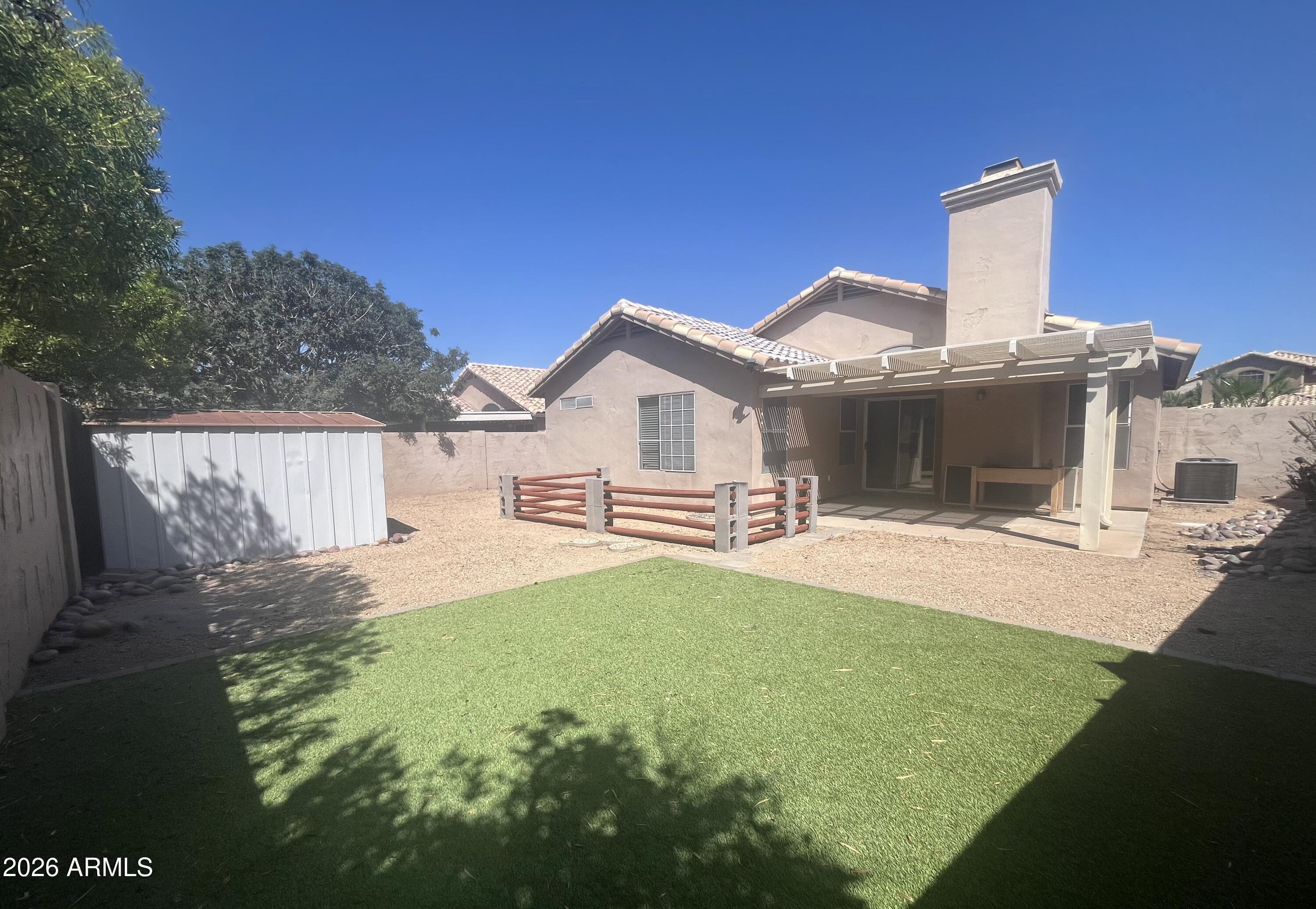 7427 W CREST Lane