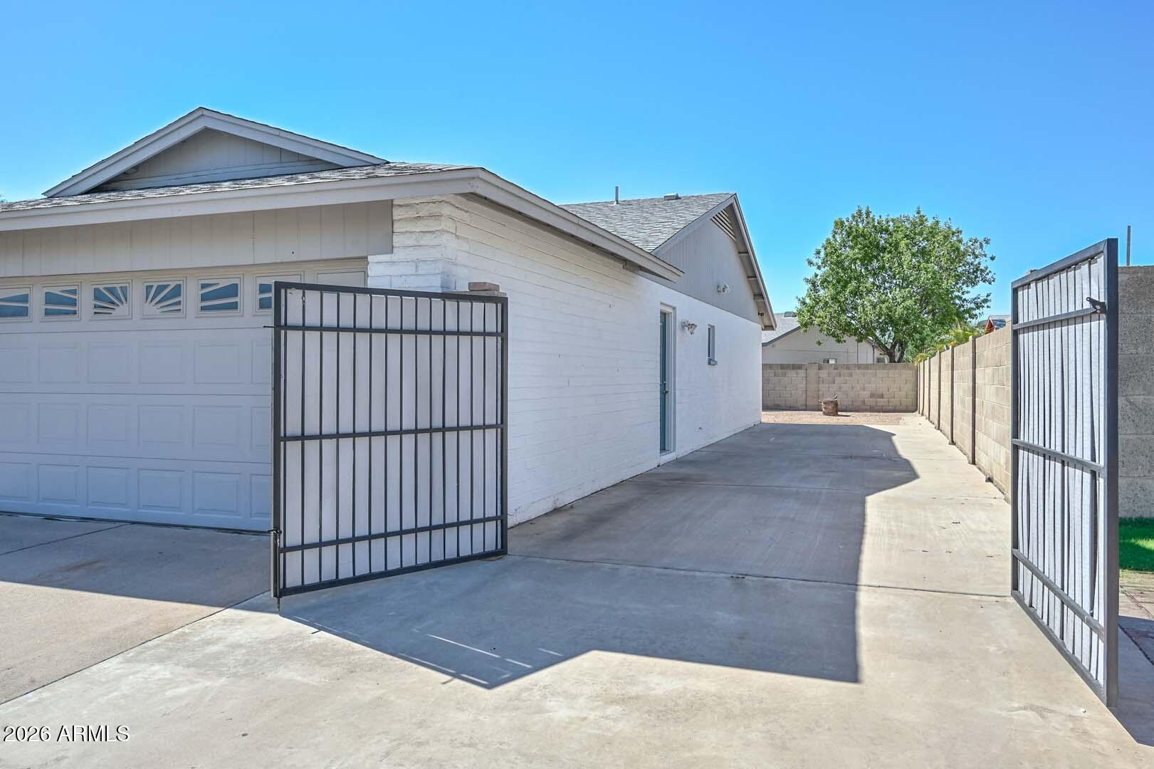 5825 W CROCUS Drive