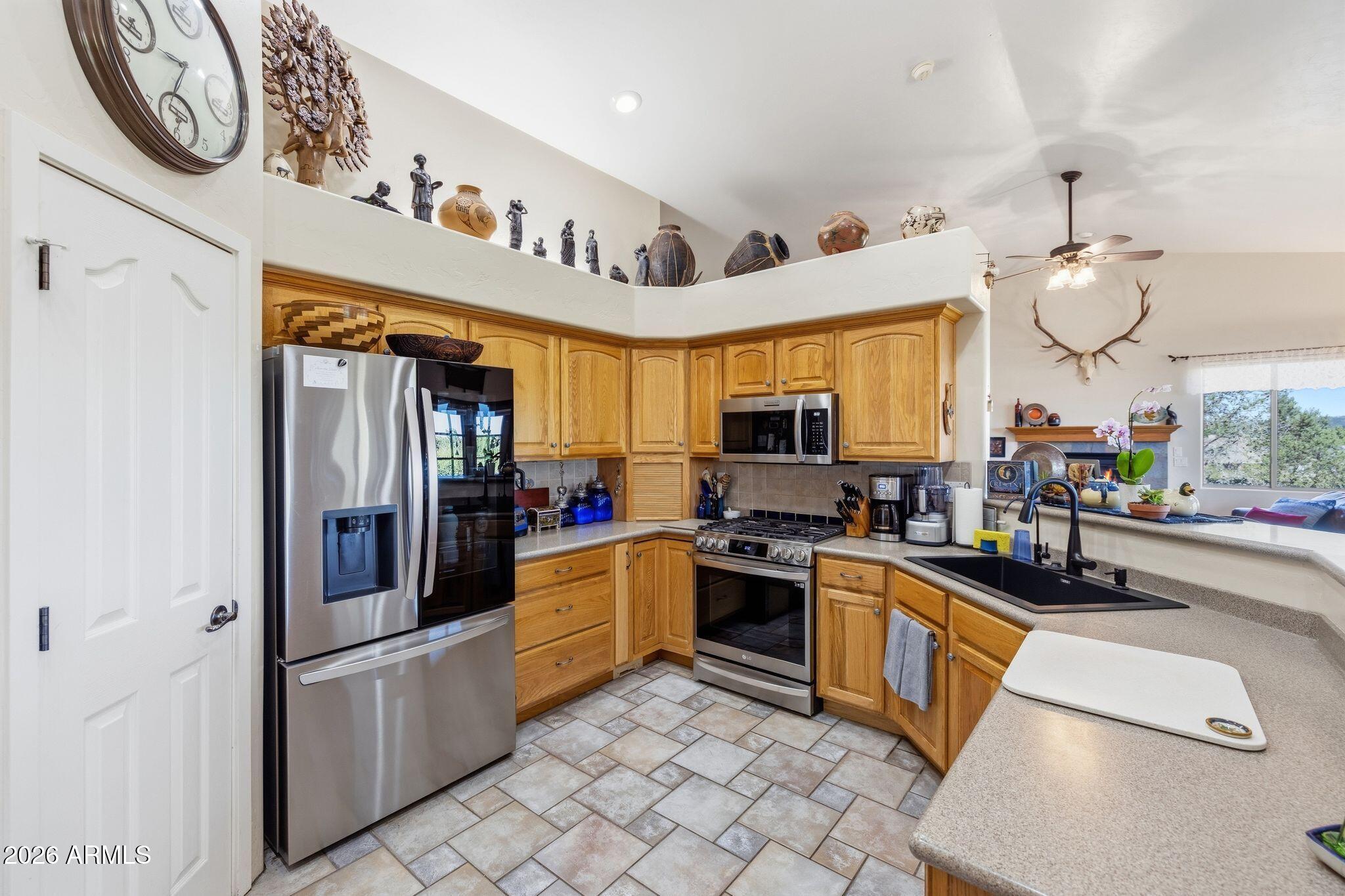 150 W TAMARACK Lane