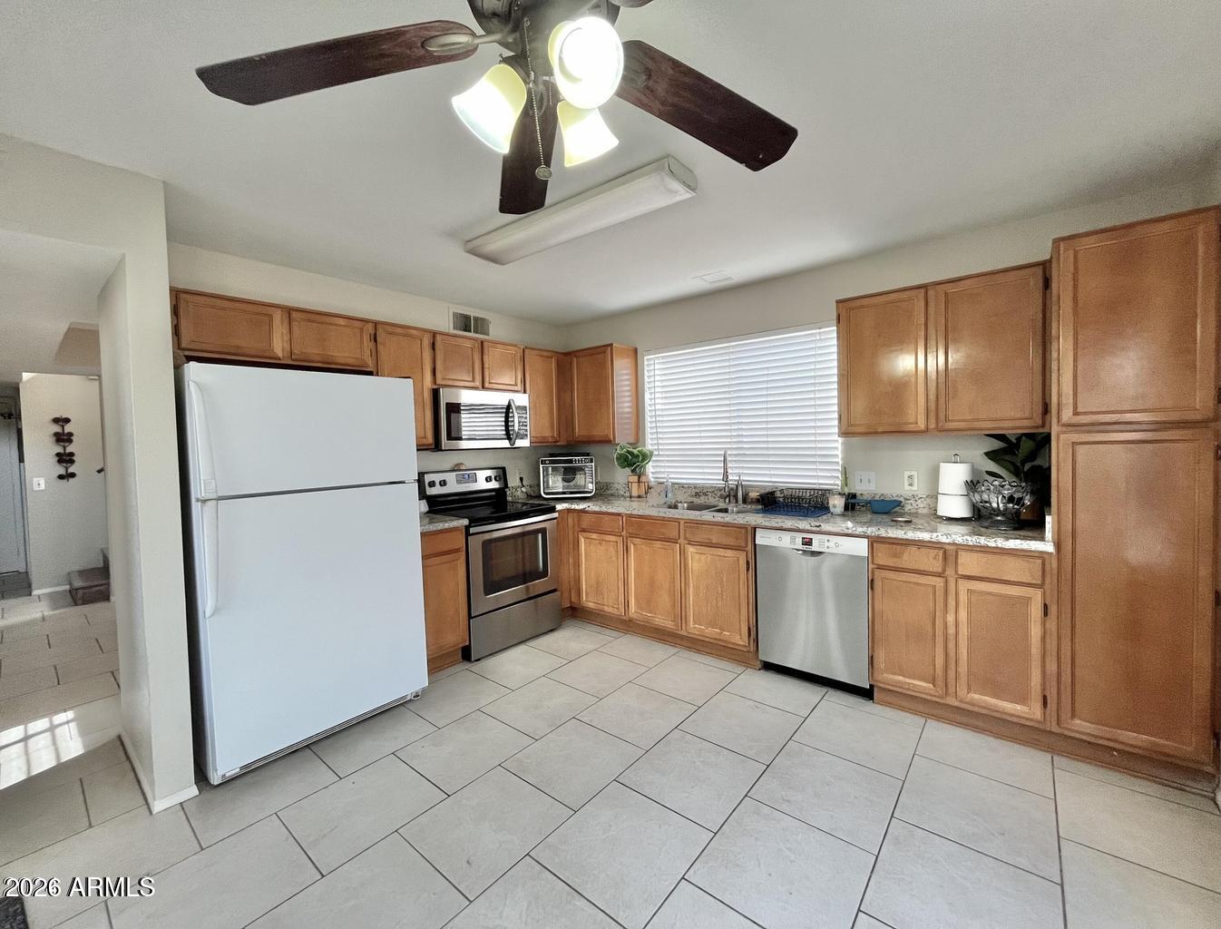 3946 W Camino Del Rio
