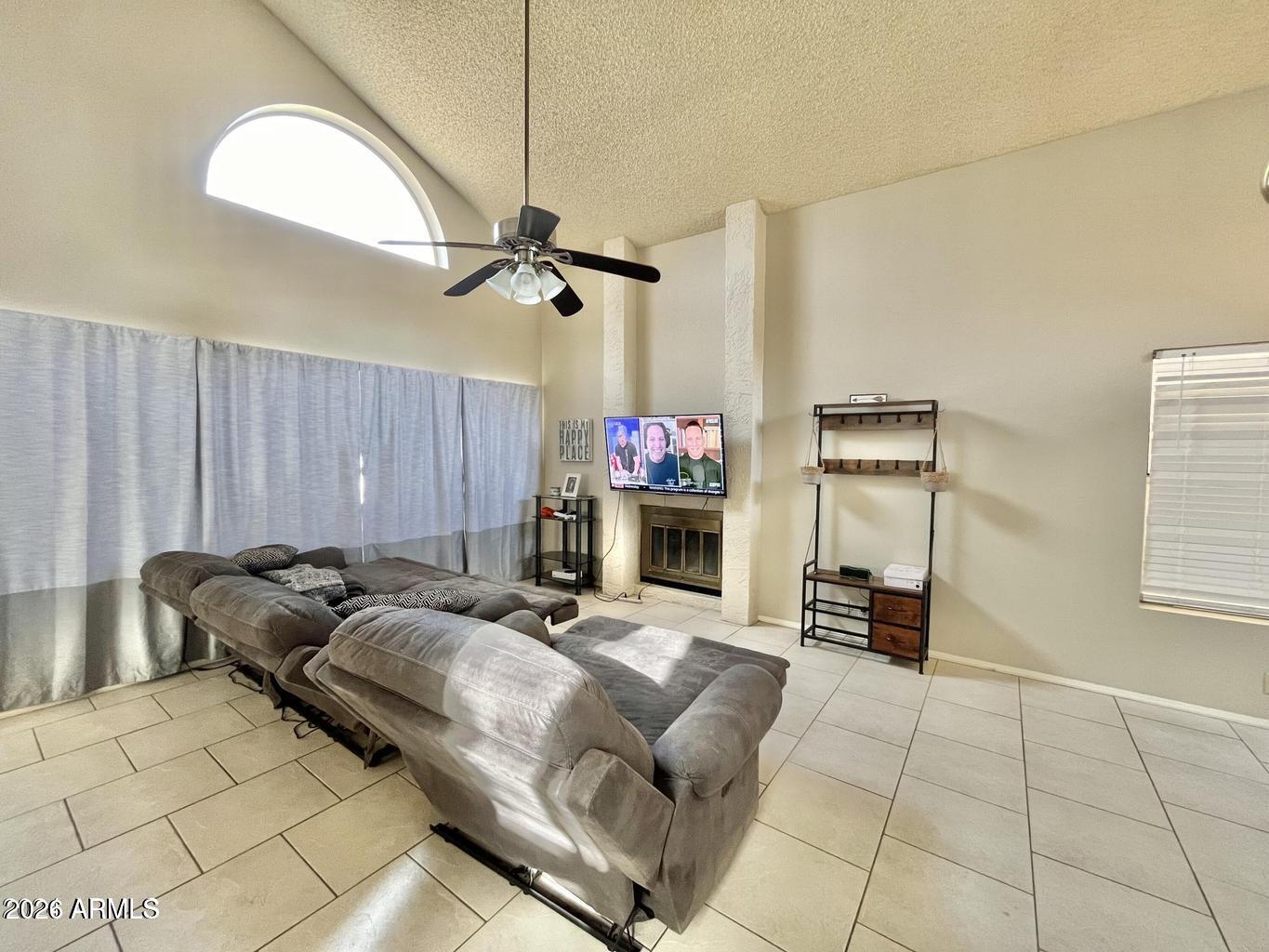 3946 W Camino Del Rio