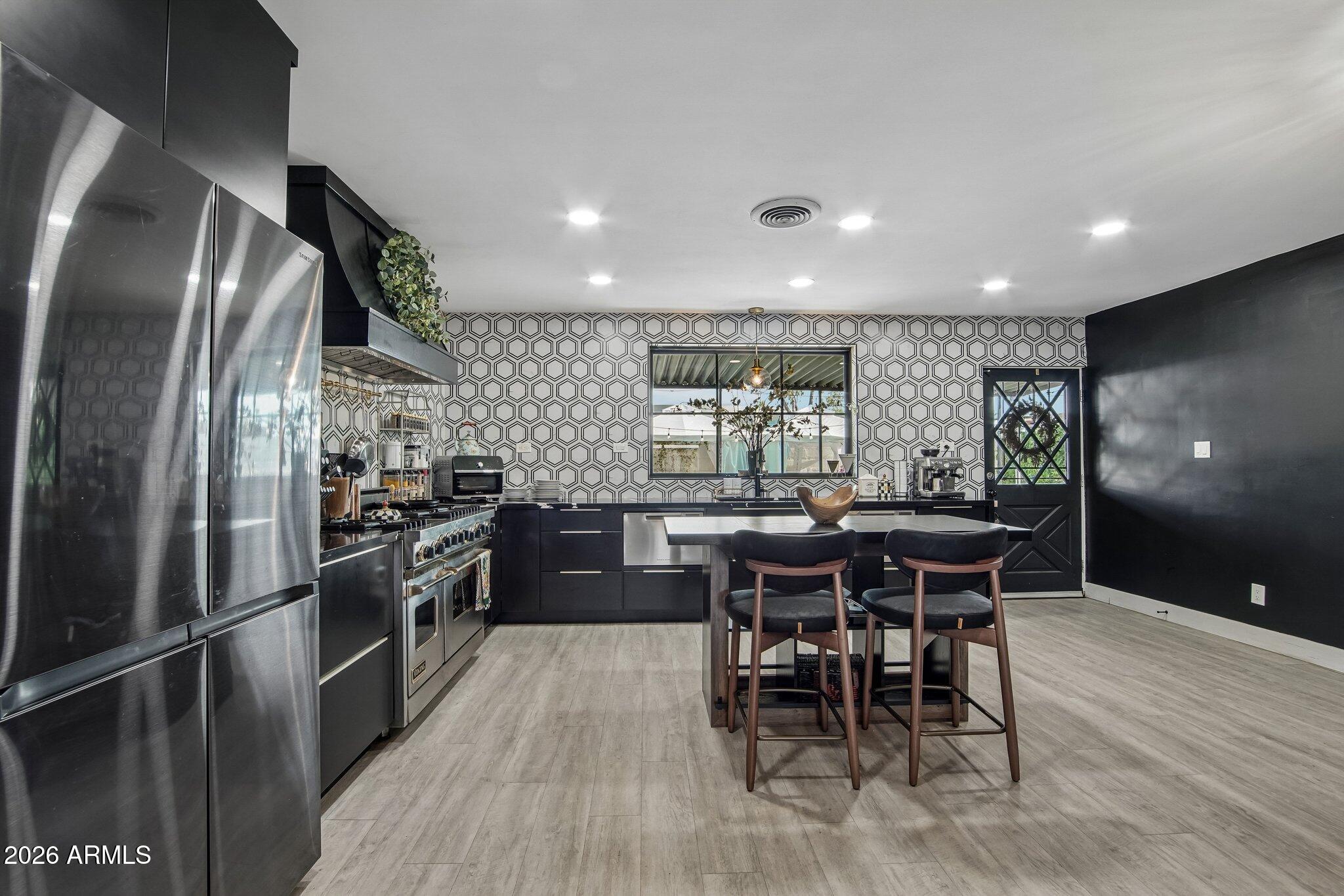 1725 E VERDE Lane