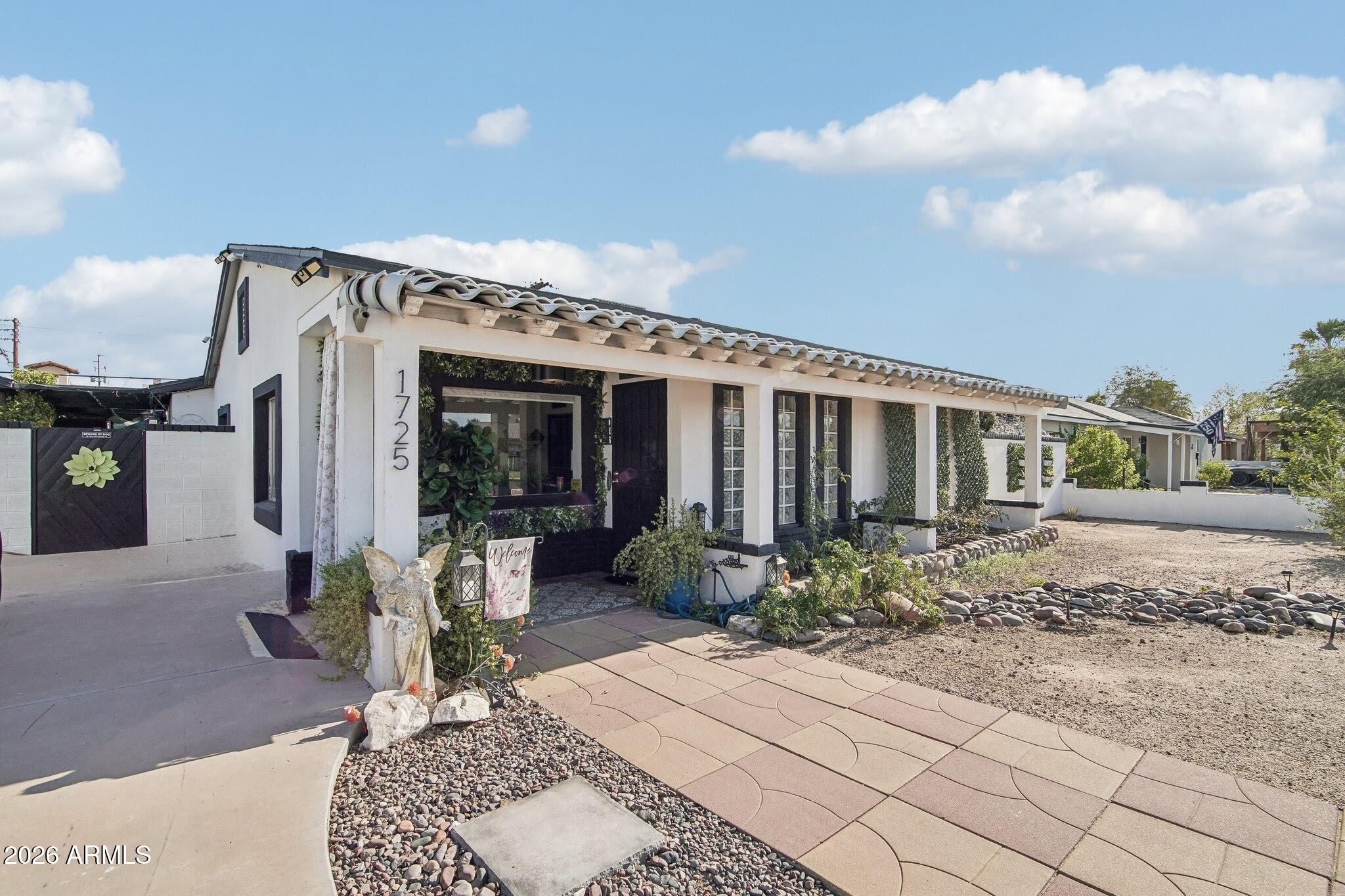 1725 E VERDE Lane