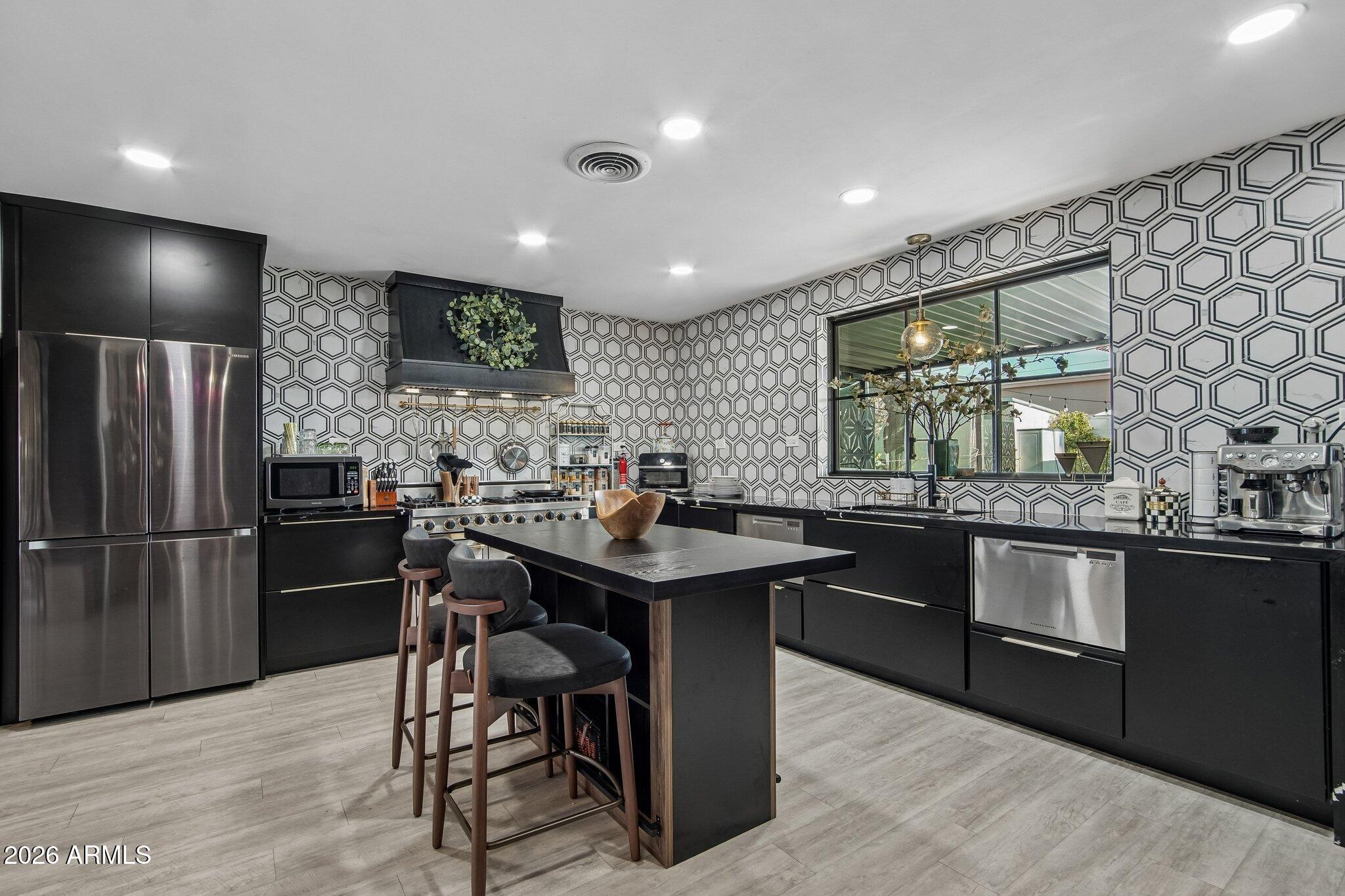 1725 E VERDE Lane