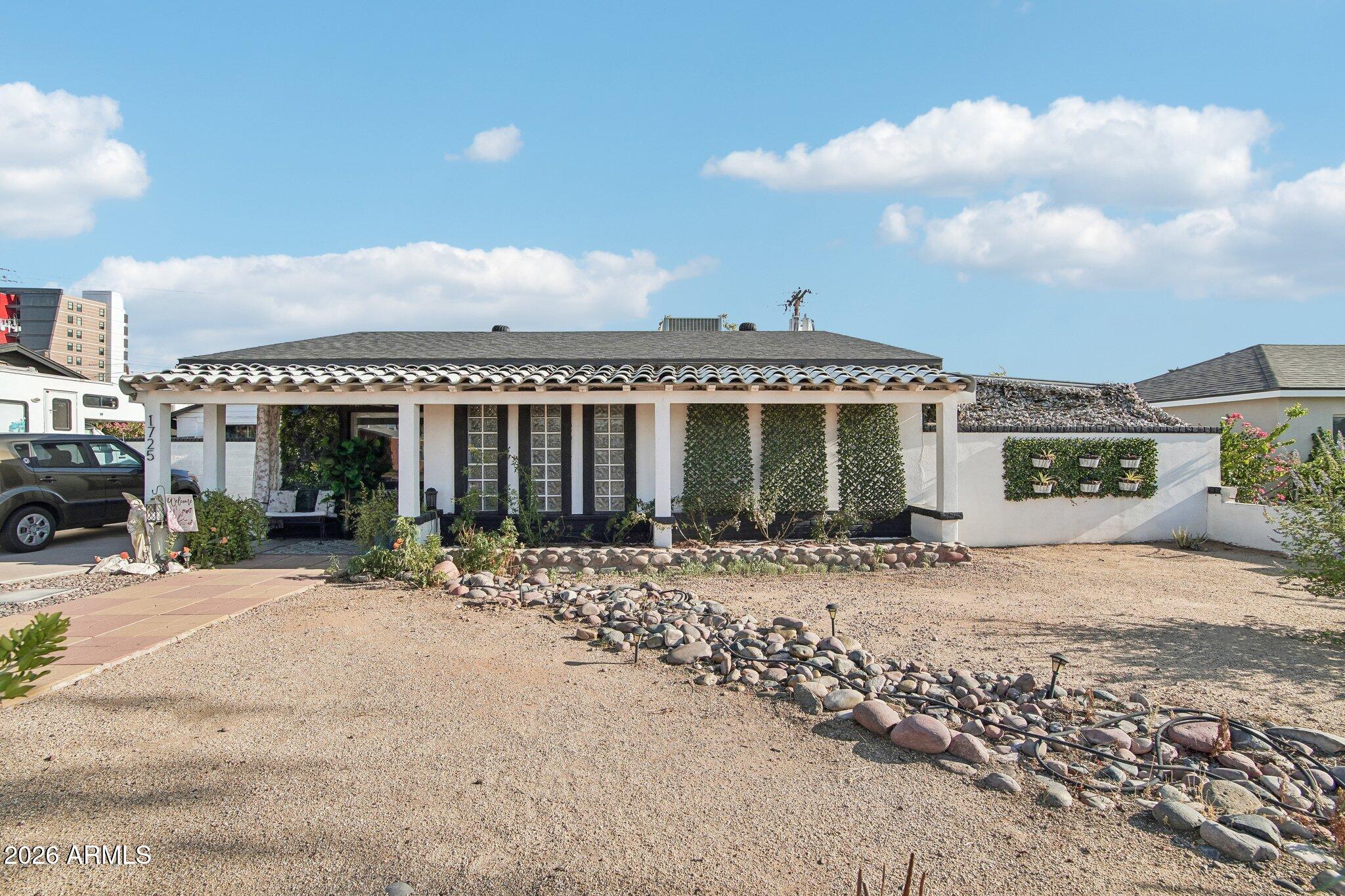1725 E VERDE Lane