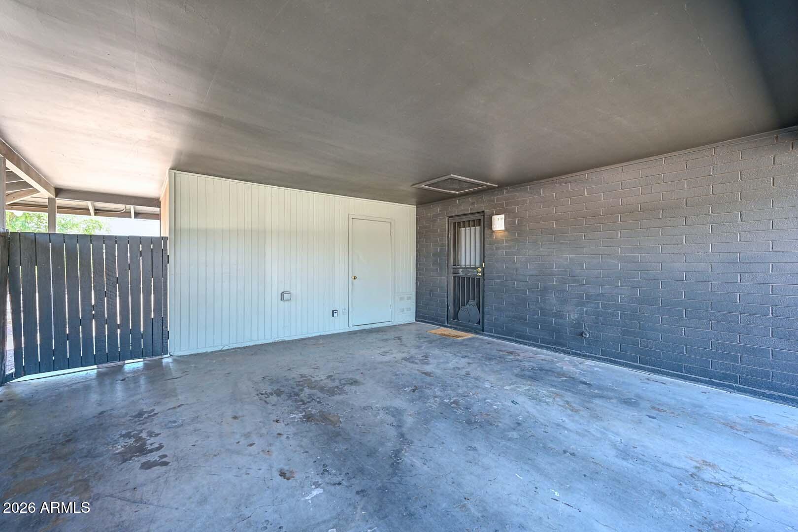 1123 W OREGON Avenue
