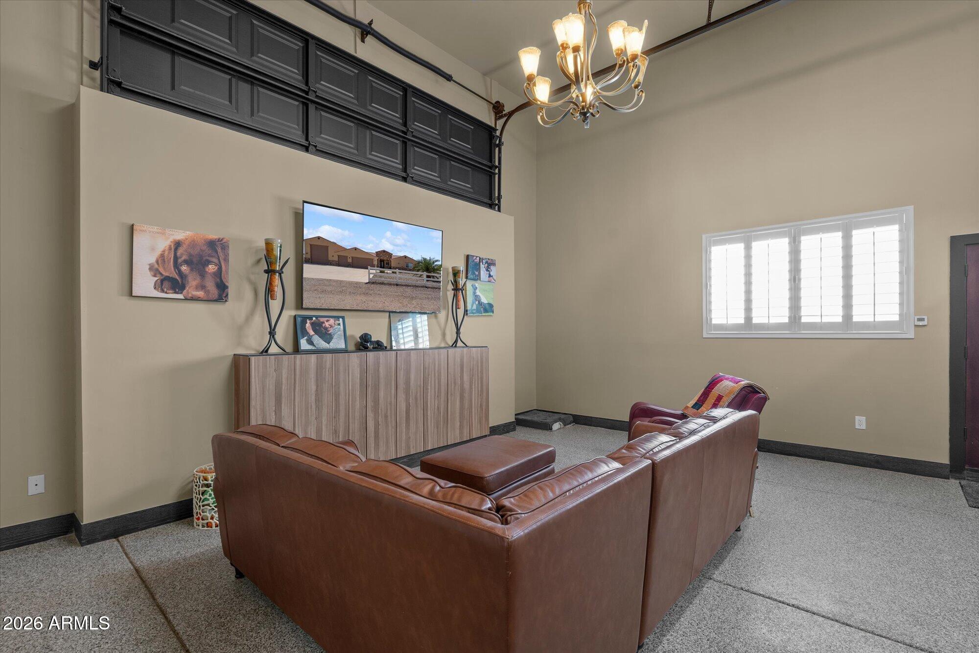 24039 W Cavedale Drive