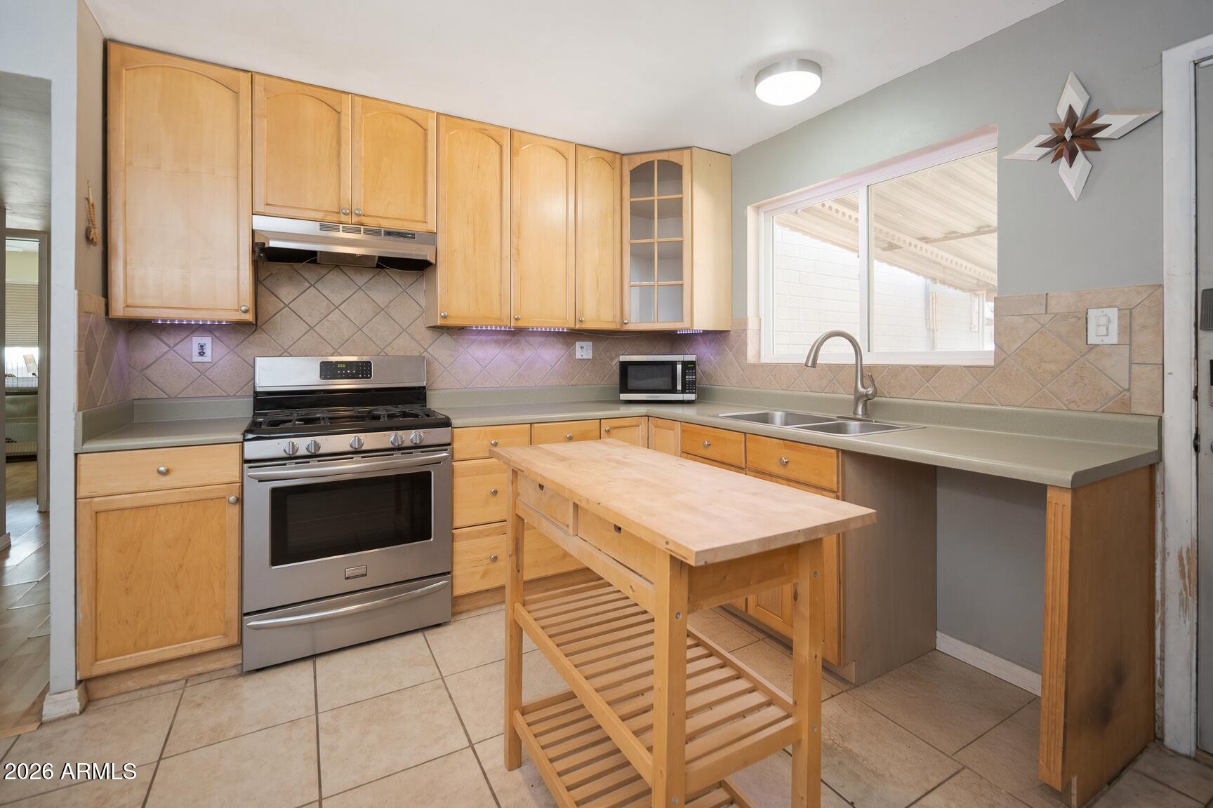 2402 N 36TH Place