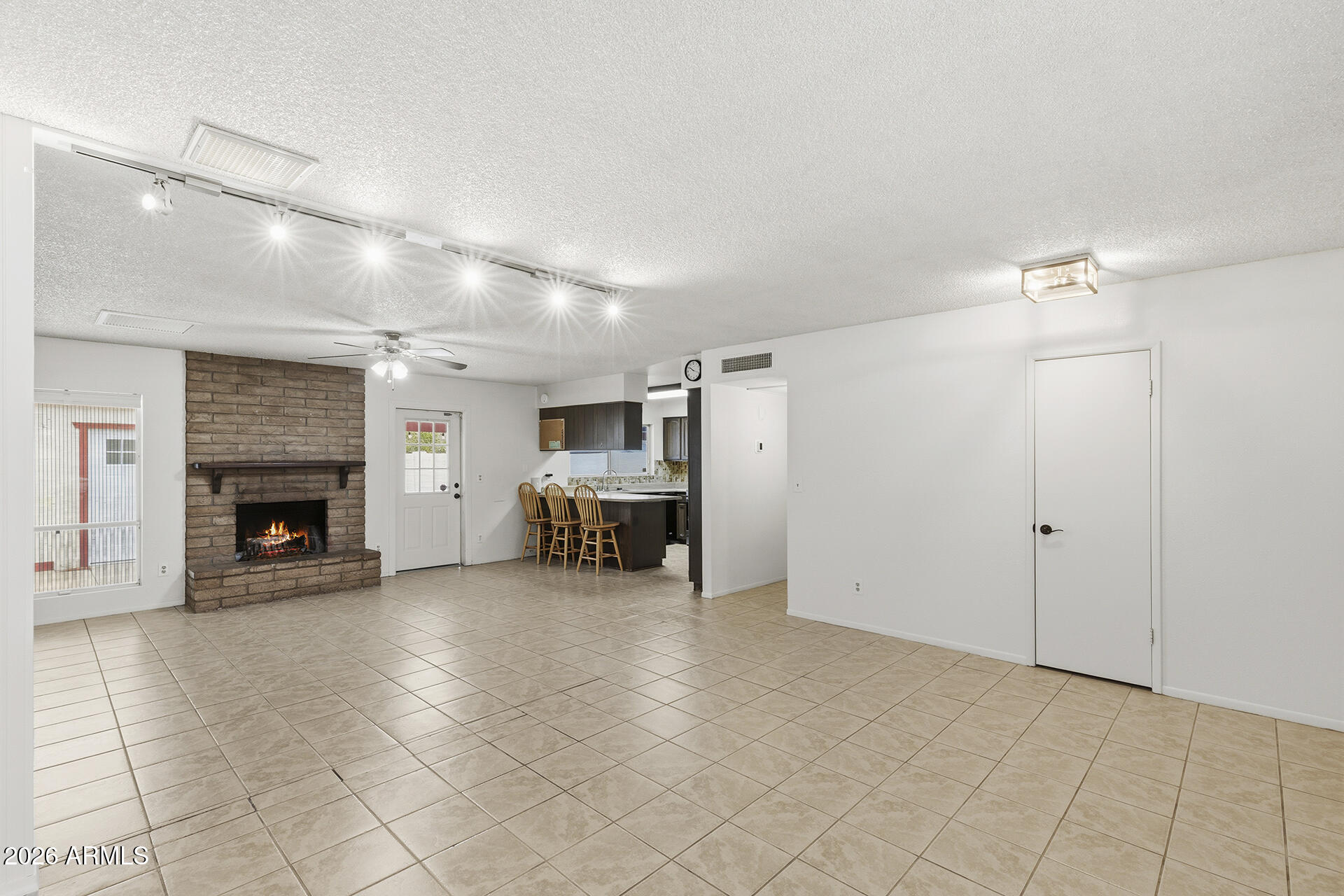 5107 W CORRINE Drive