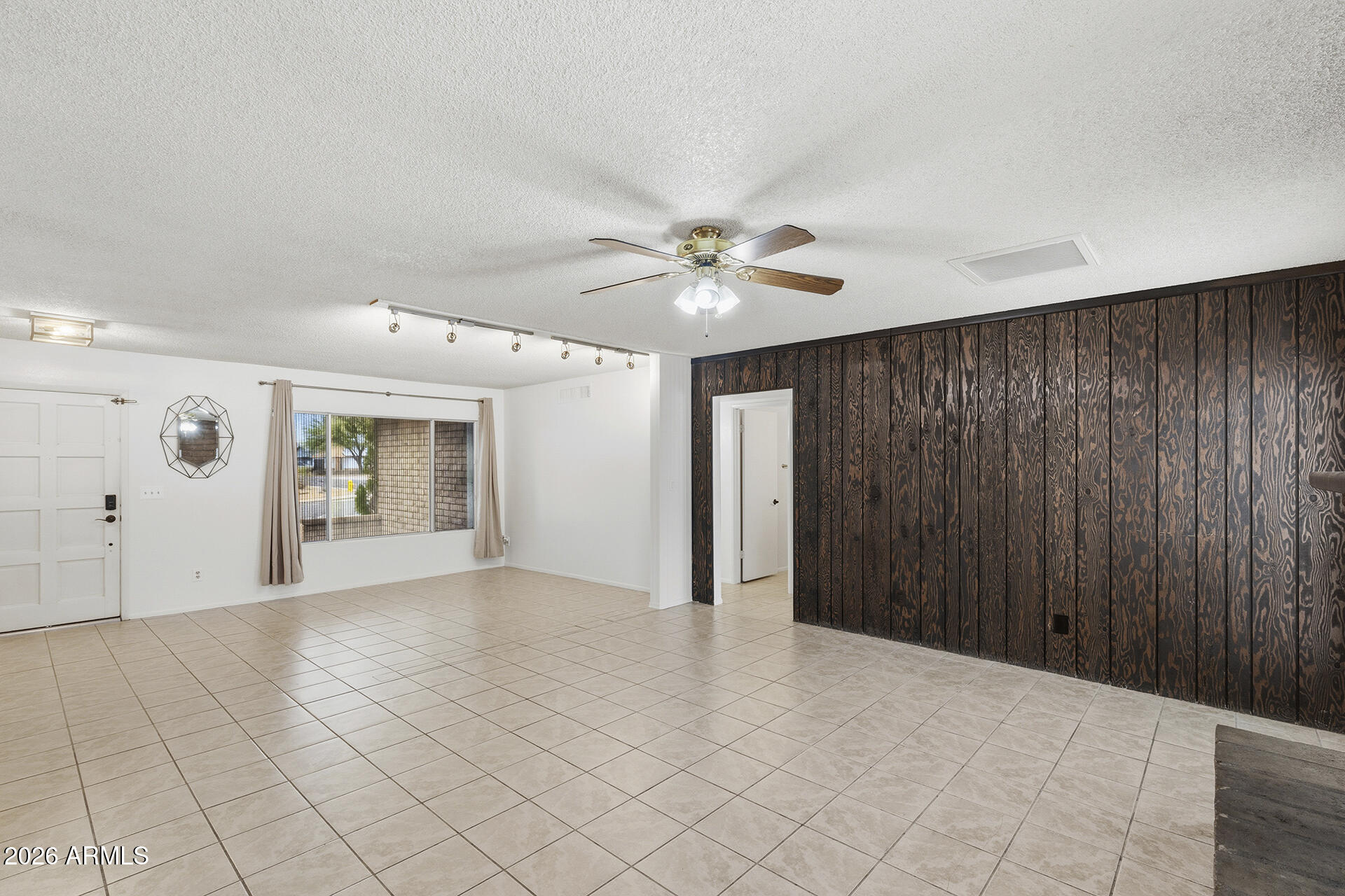 5107 W CORRINE Drive
